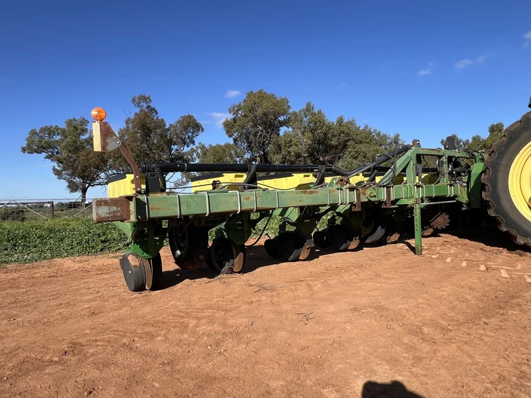 John Deere 1700 Planter for sale at Midstate Machinery Brokers
