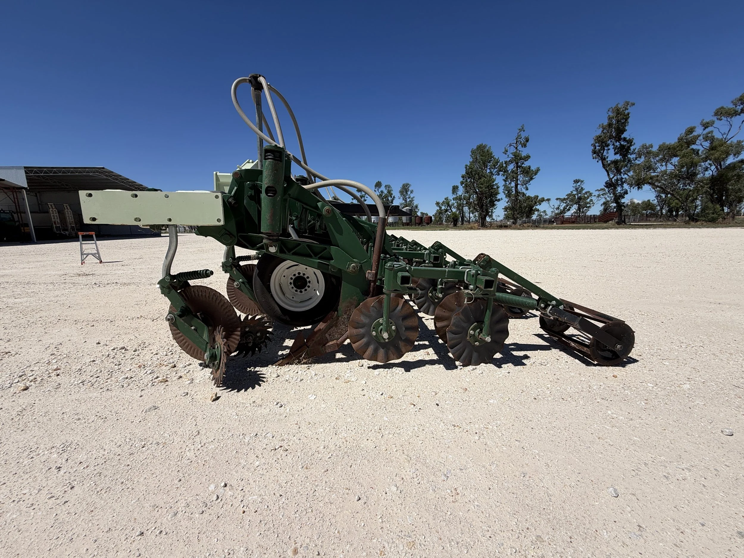Kelley 6700 8 Row Strip Till image 8