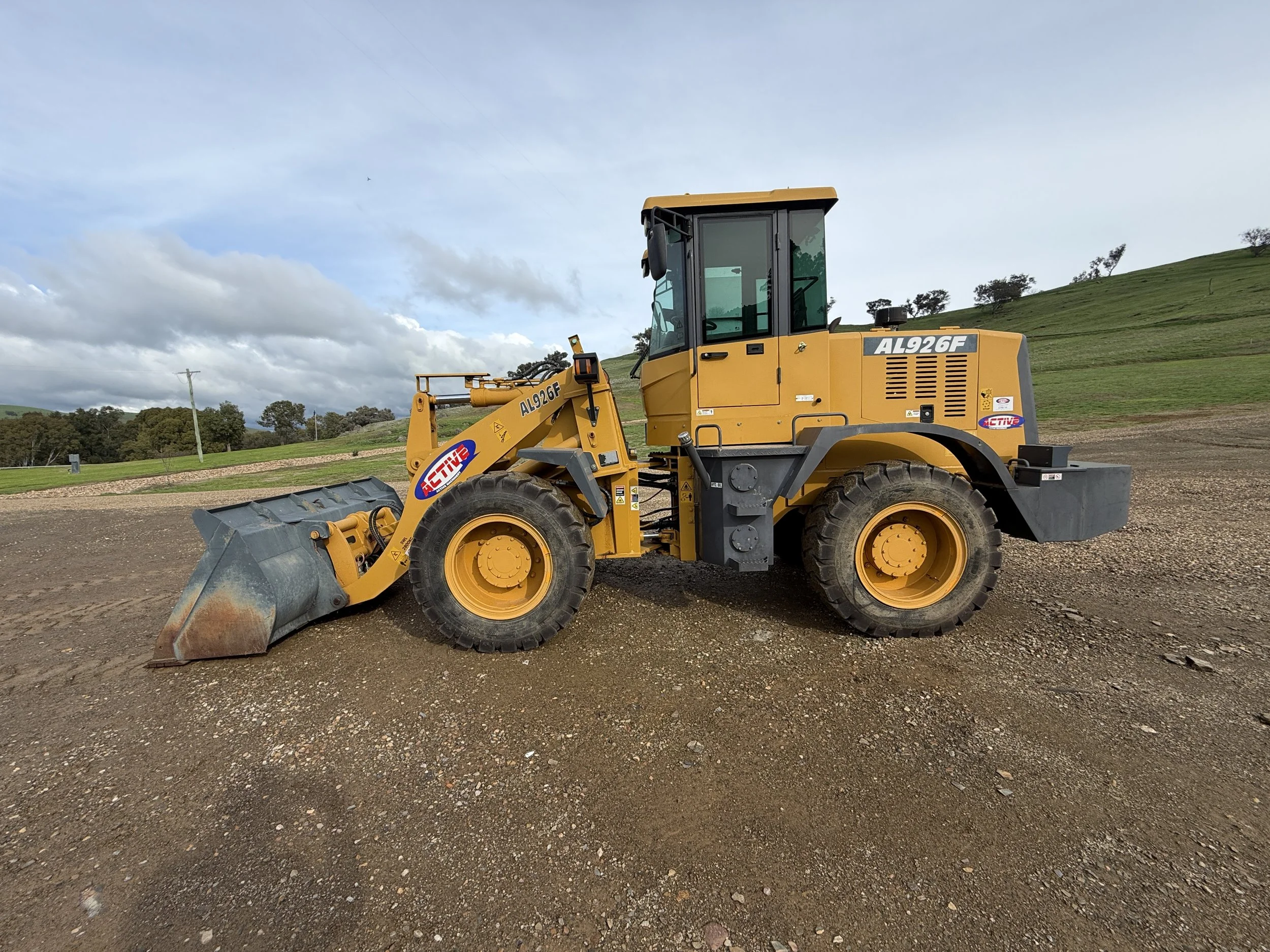 Active AL926F Loader with Attachments image 8