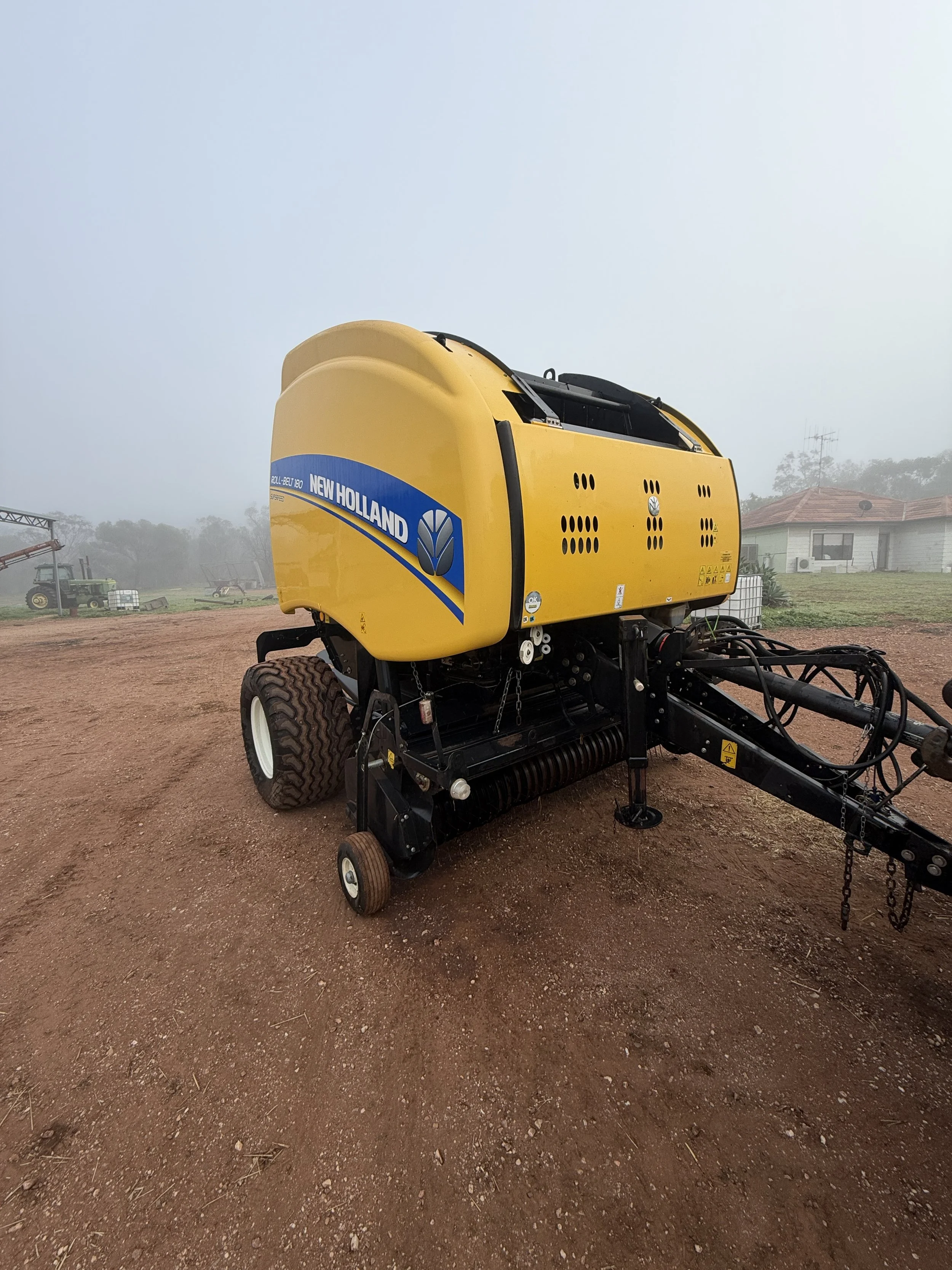 New Holland Roll Belt 180 Round Baler.