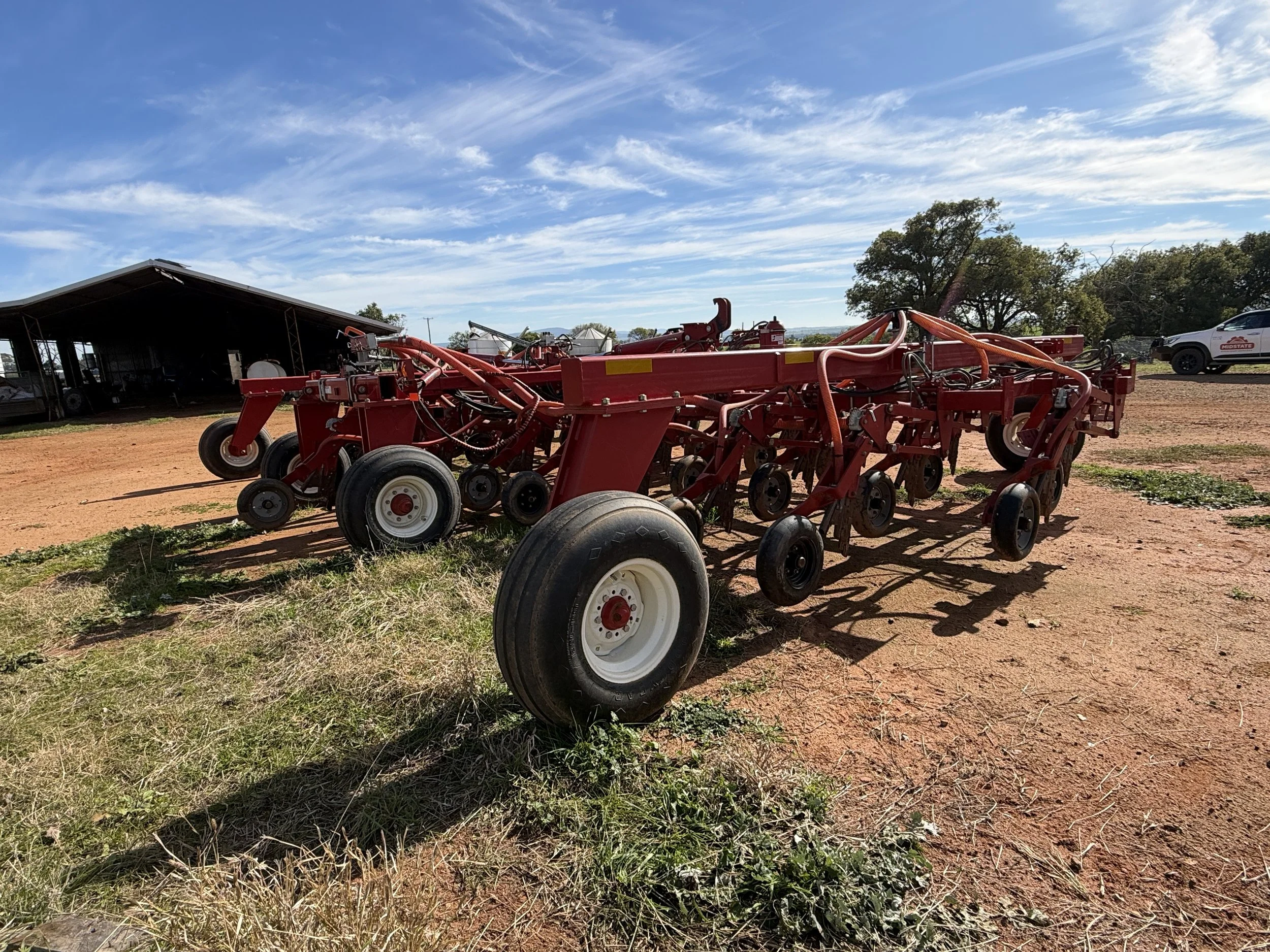 Morris C2 Contour Drill + 9240S Air Cart image 4