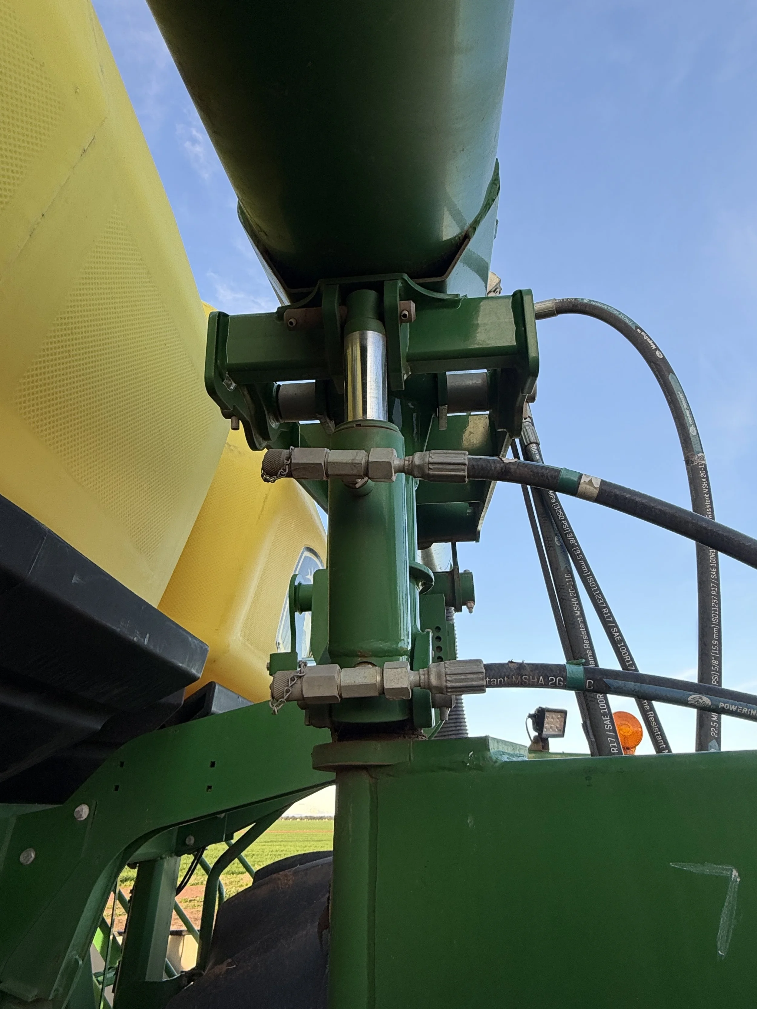 John Deere 1910 550 Bushel Air Cart image 12