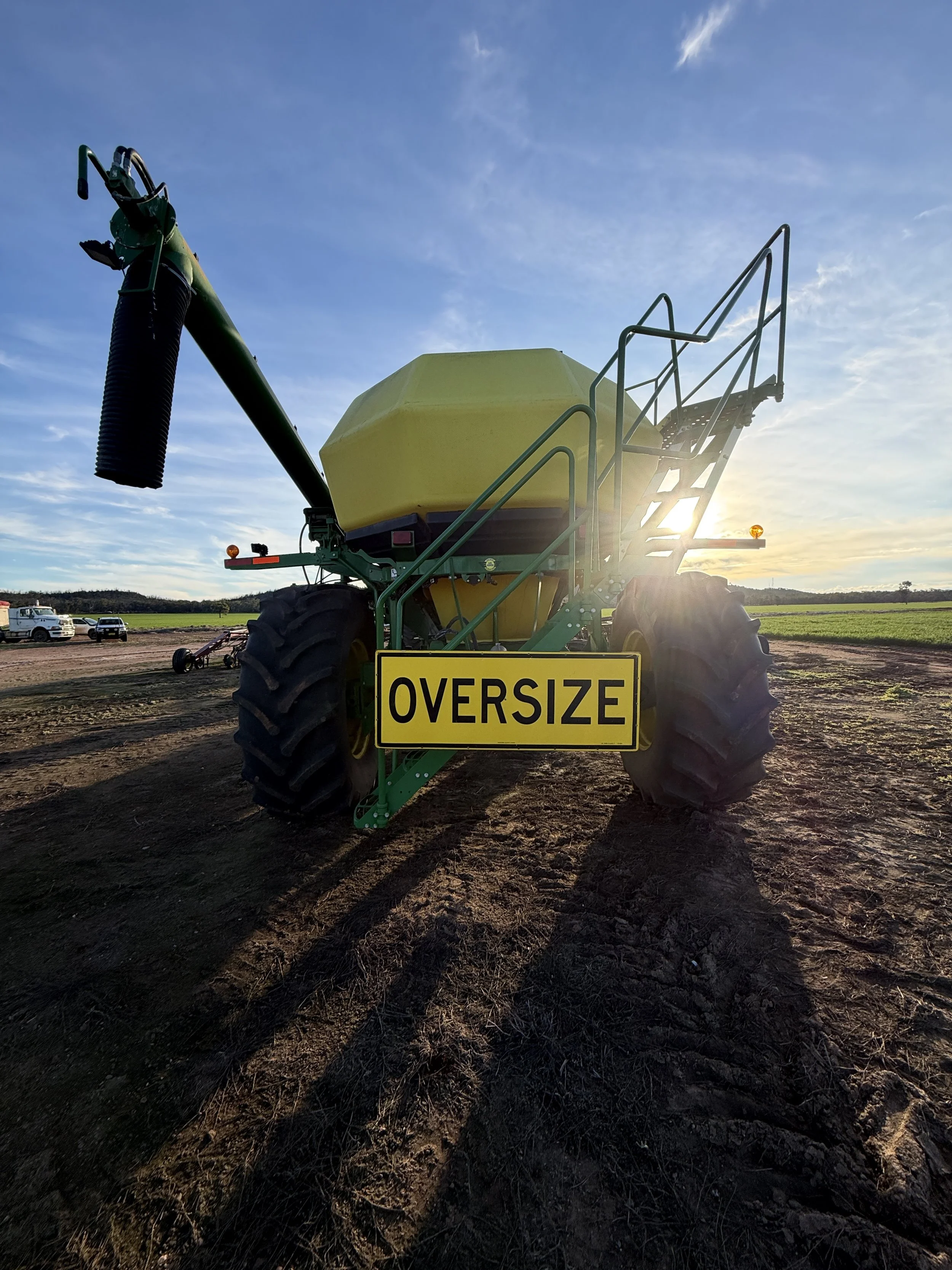 John Deere 1910 550 Bushel Air Cart image 5