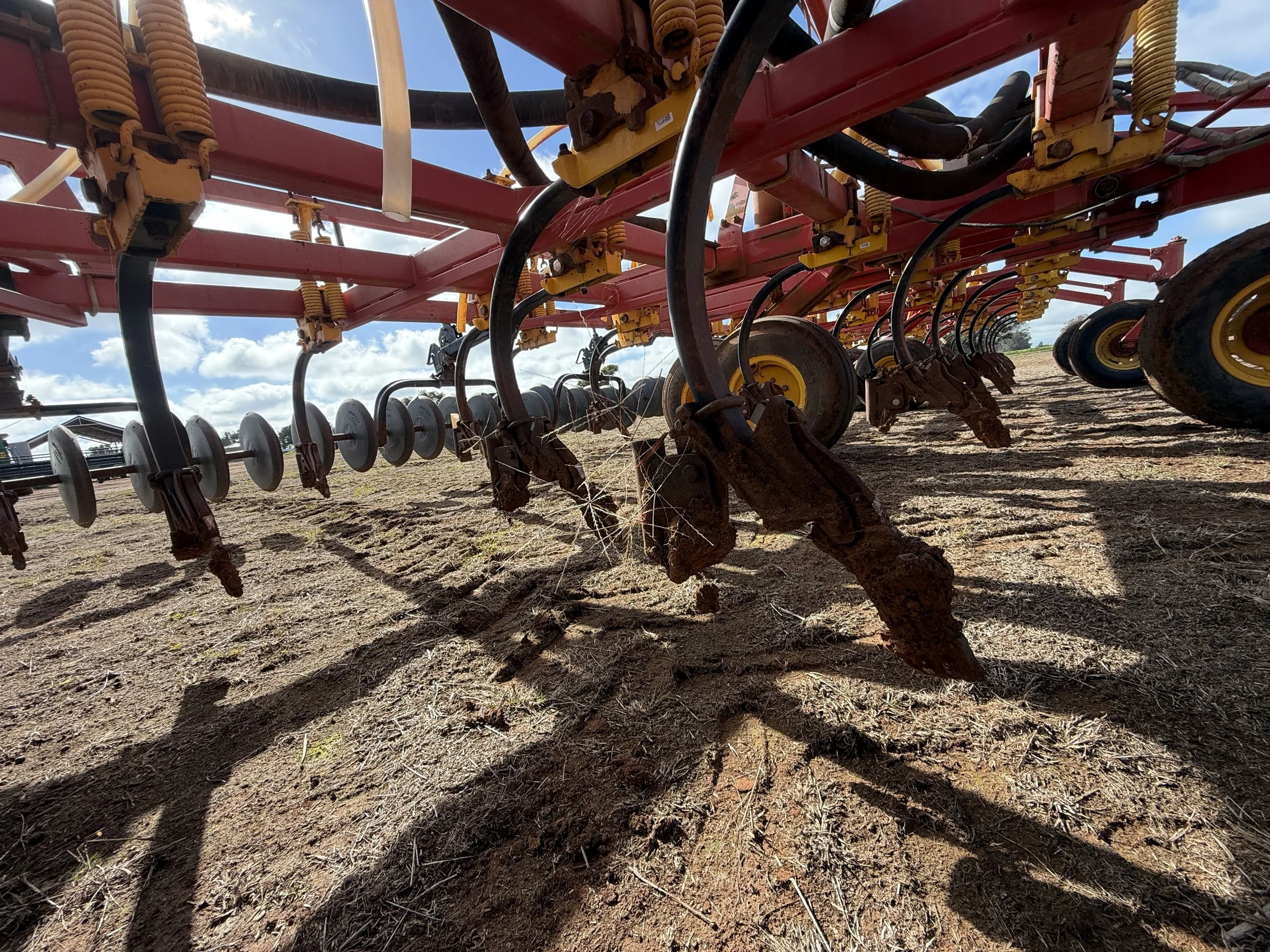 Bourgault 8810 Cultivator Bar image 10