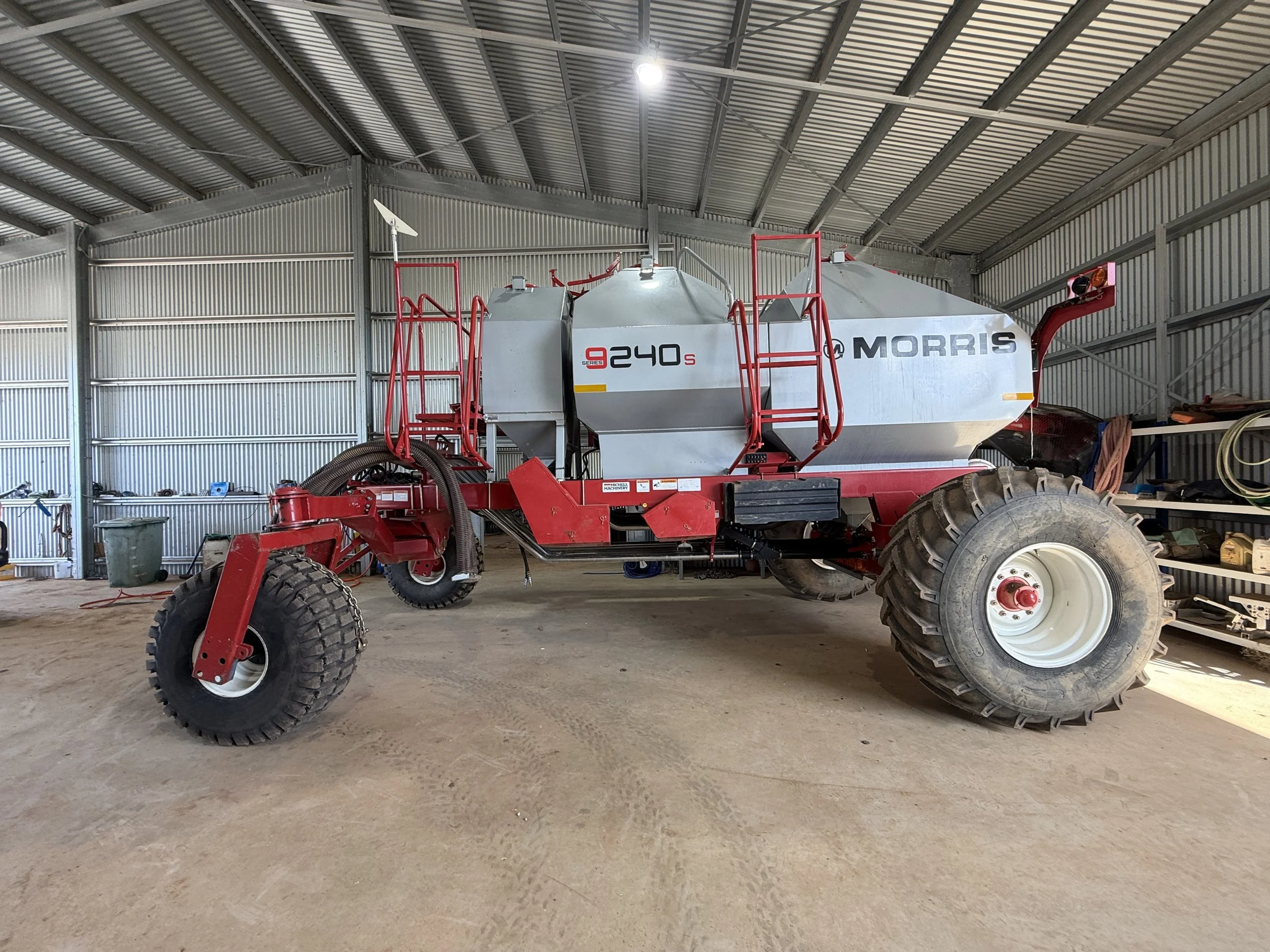 Morris C2 Contour Drill + 9240S Air Cart image 17