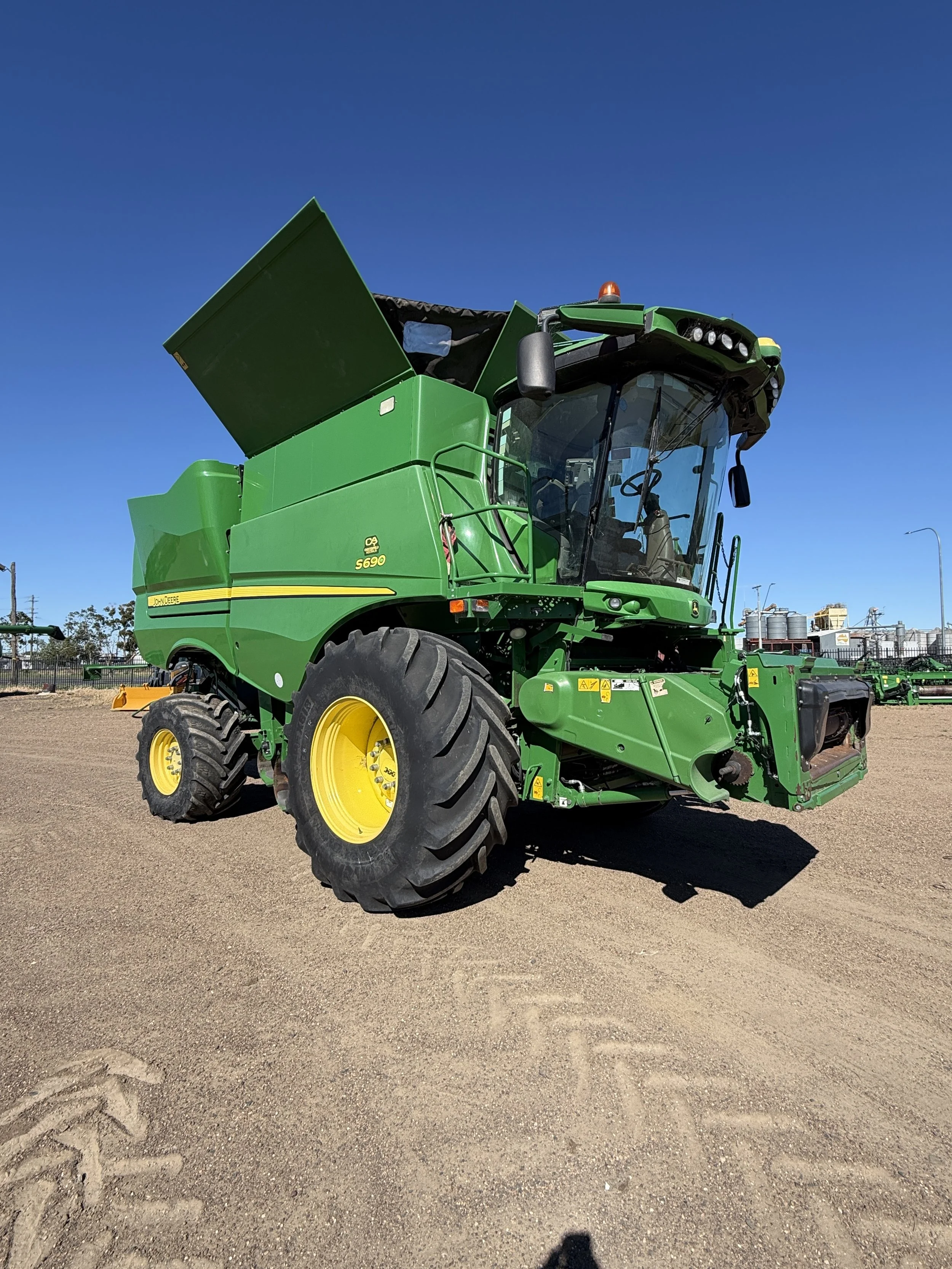 John Deere S690 Combine with 640D Front and Trailer.