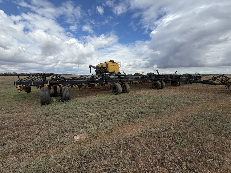 Seedmaster 80-12 Air Seeder + Nova 780 Air Cart for sale at Midstate Machinery Brokers