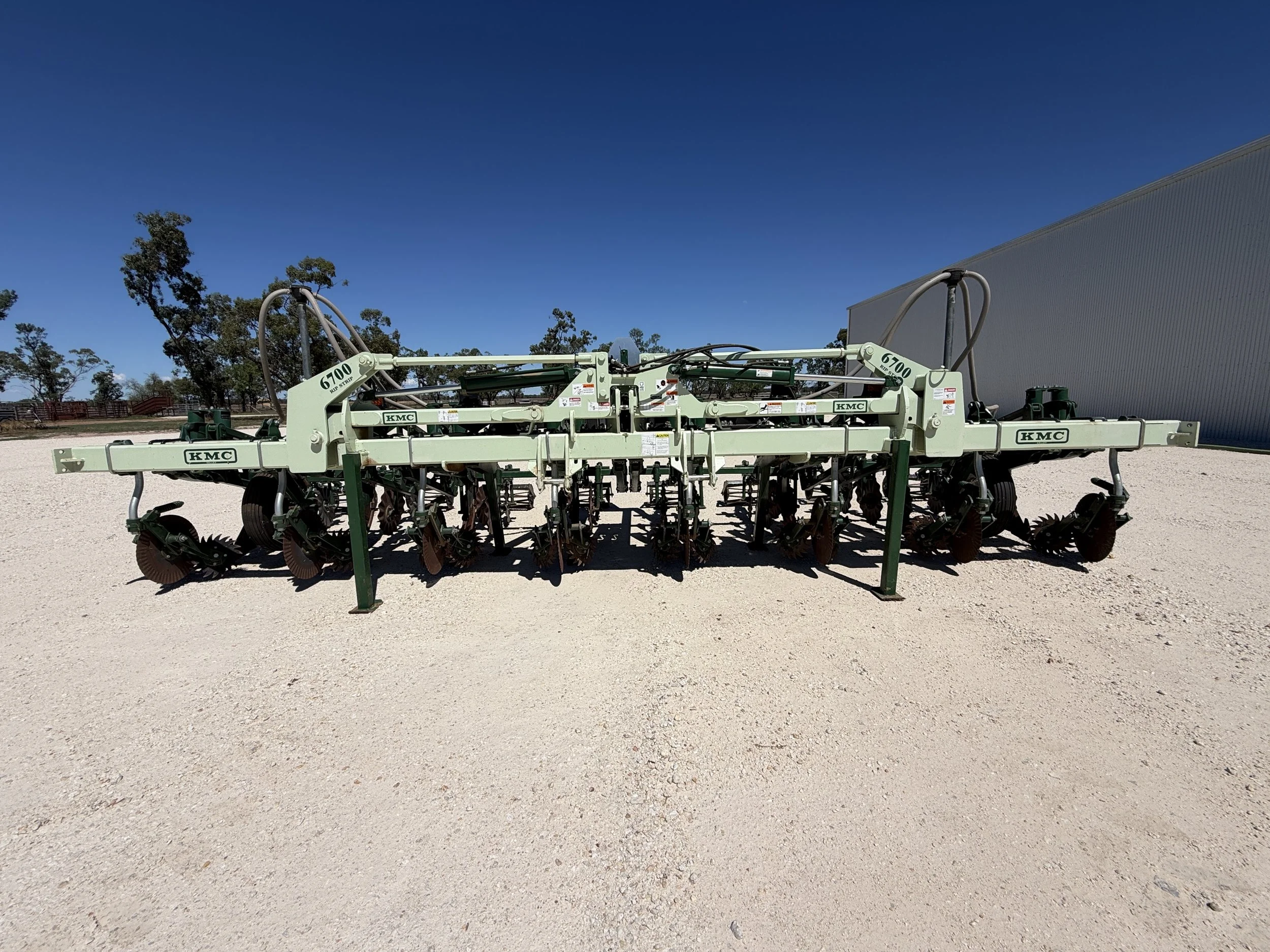 Kelley 6700 8 Row Strip Till image 2