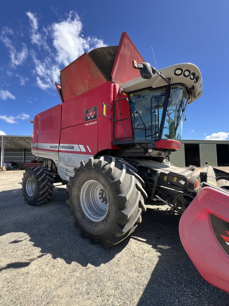 Massey Ferguson 9560 Combine + 36FT Front Trailer + 4300 Pick Up Front for sale at Midstate Machinery Brokers