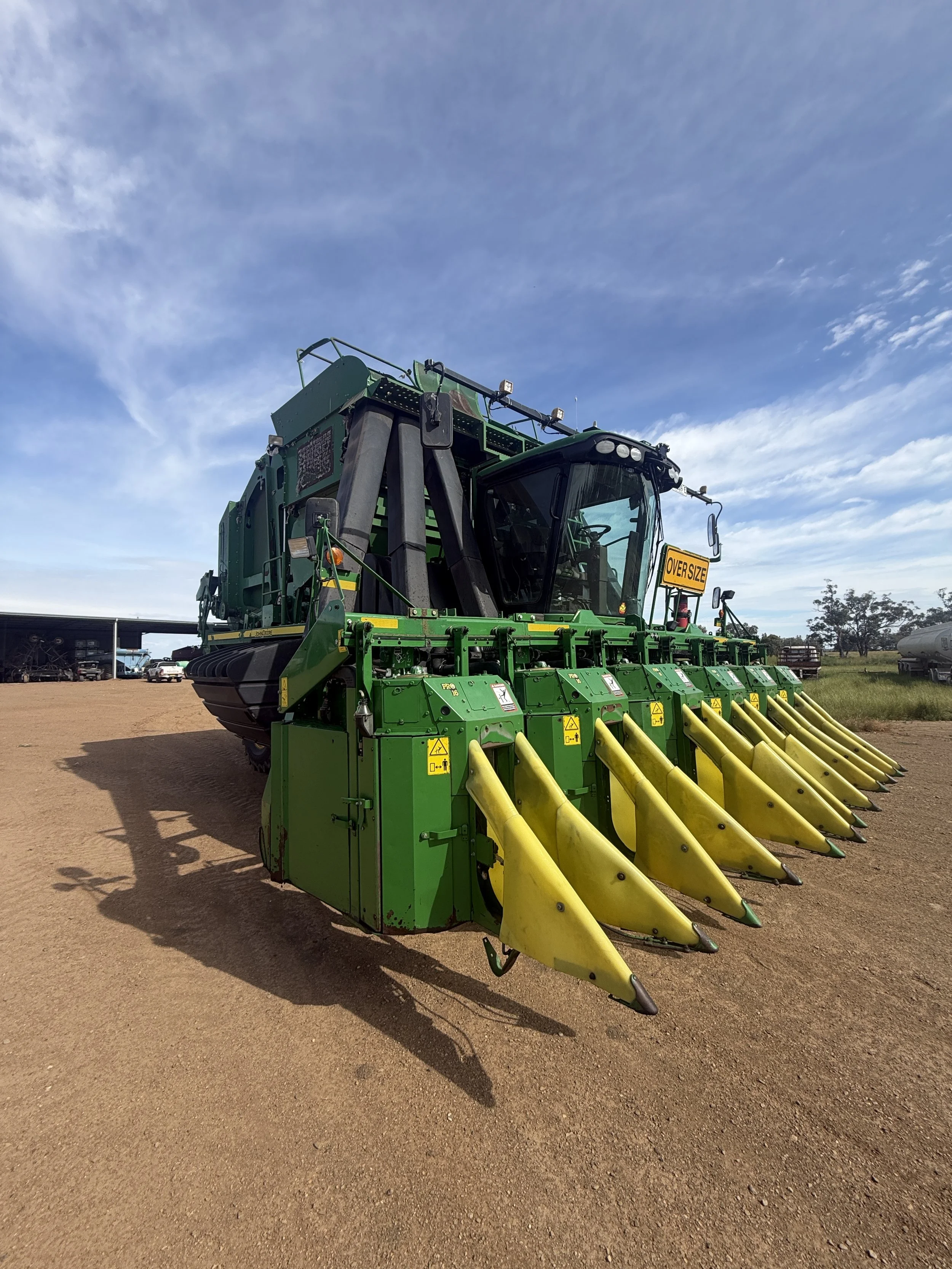 John Deere 7760 Cotton Picker image 3