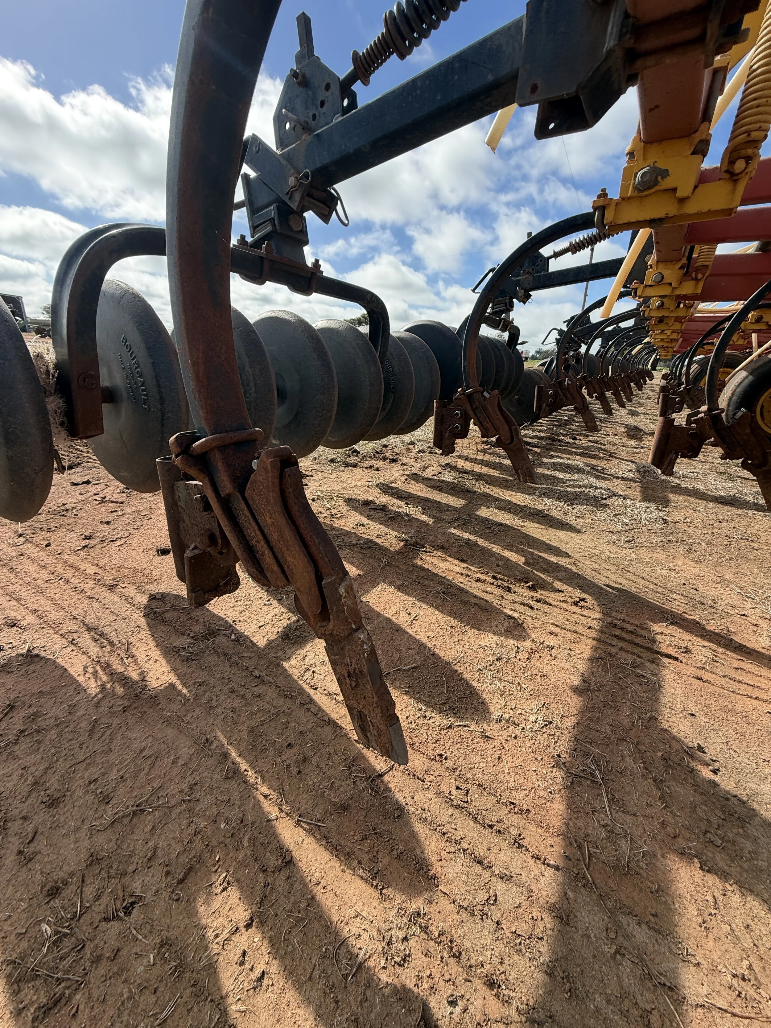 Bourgault 8810 Cultivator Bar image 11