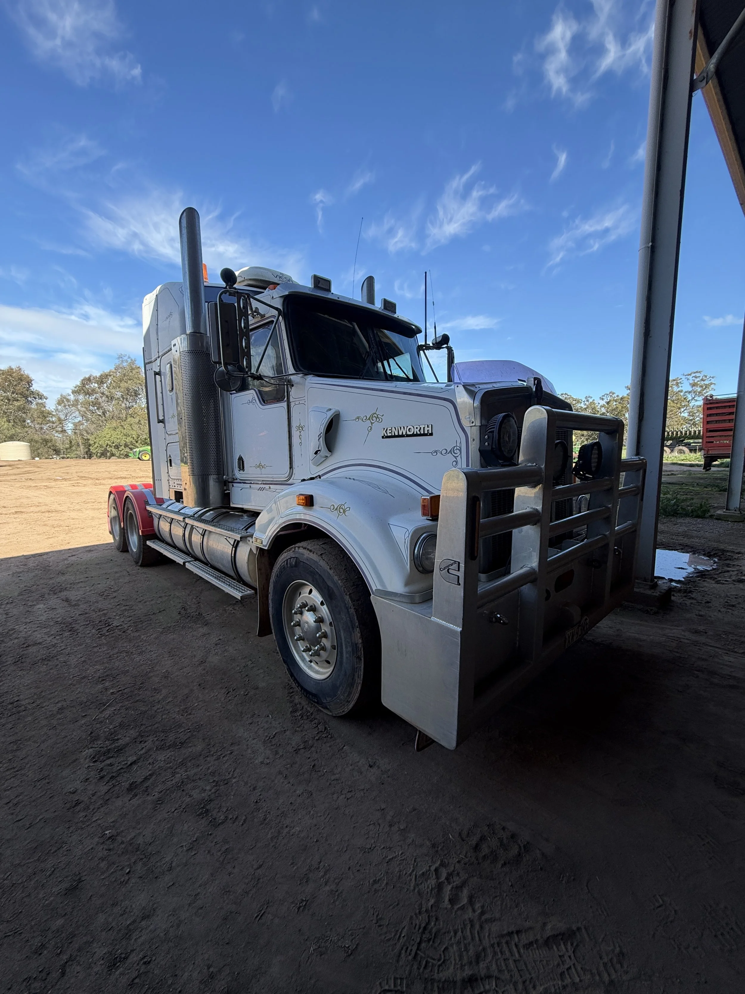 Kenworth T408 SAR Prime Mover.