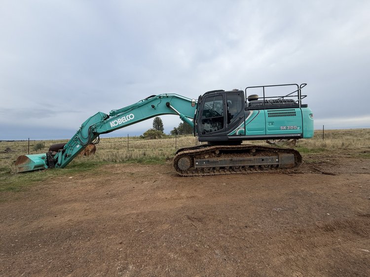 Kobelco SK300LC Excavator + Attachments for sale at Midstate Machinery Brokers
