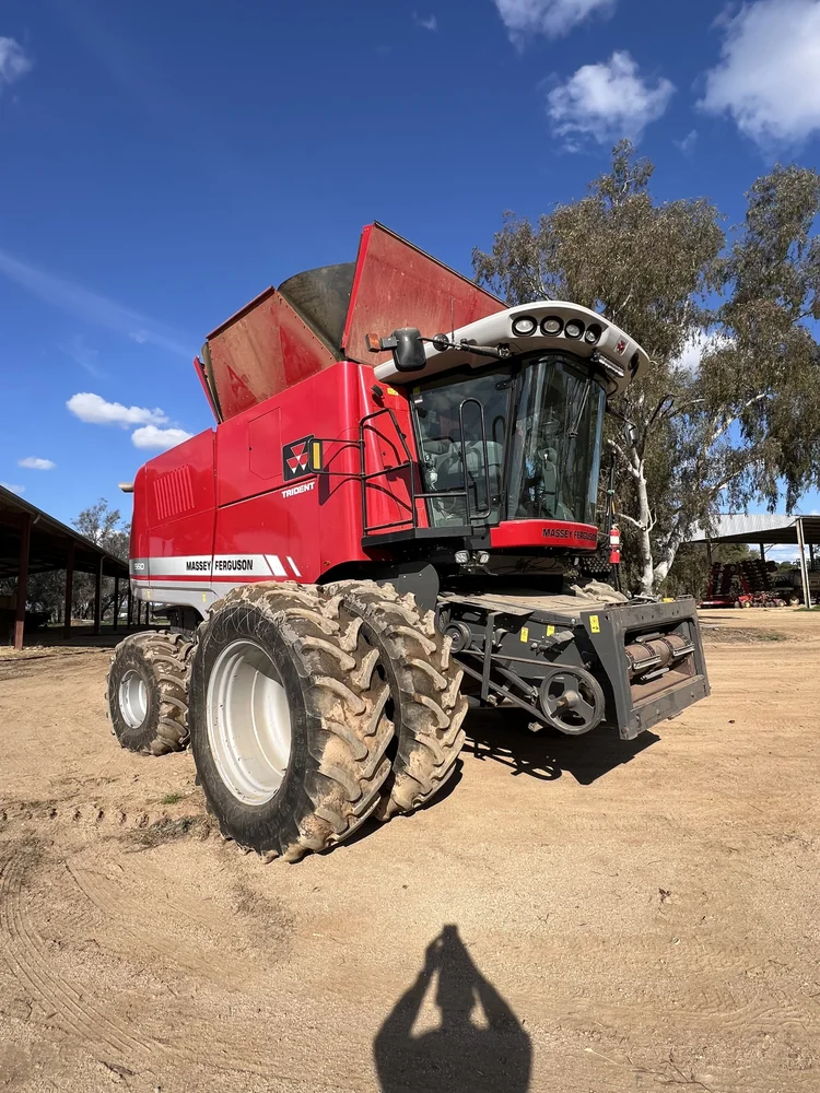 Massey Ferguson 9560 Combine + 40Ft Dyna Flex Front + 15Ft Canola Front for sale at Midstate Machinery Brokers