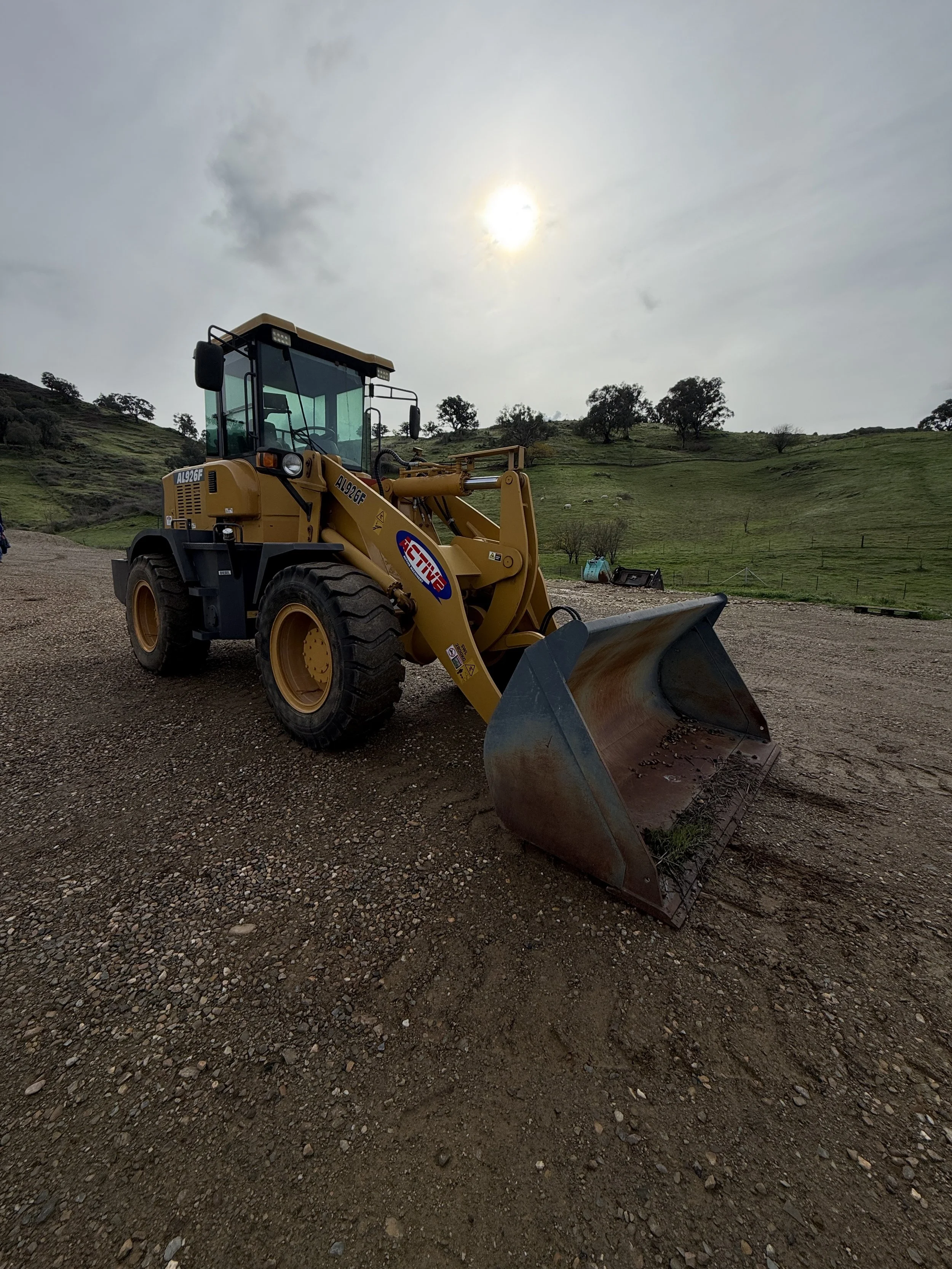 Active AL926F Loader with Attachments image 3