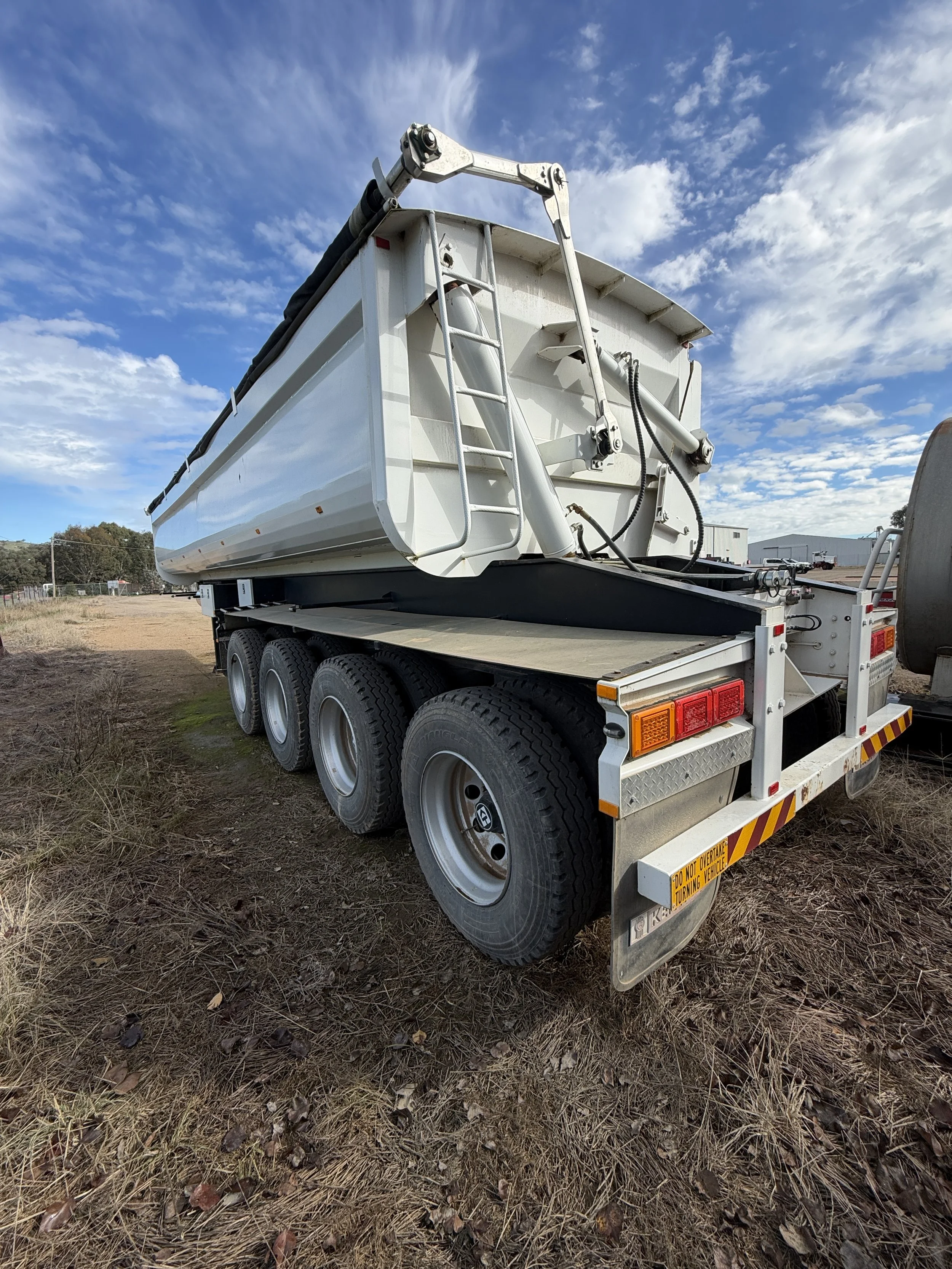 Stonestar Quad Axle Side Tipper image 6