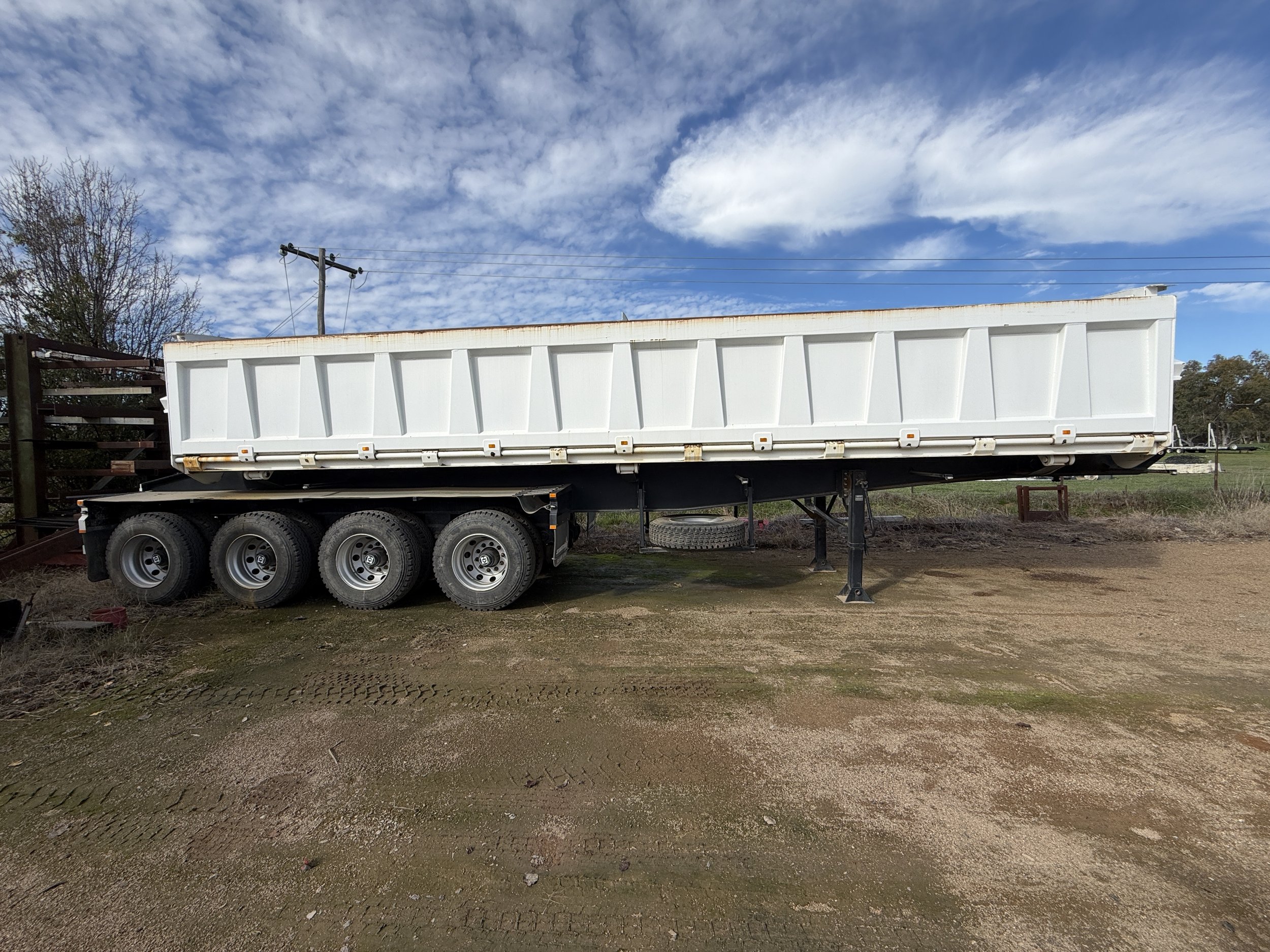 Stonestar Quad Axle Side Tipper image 3
