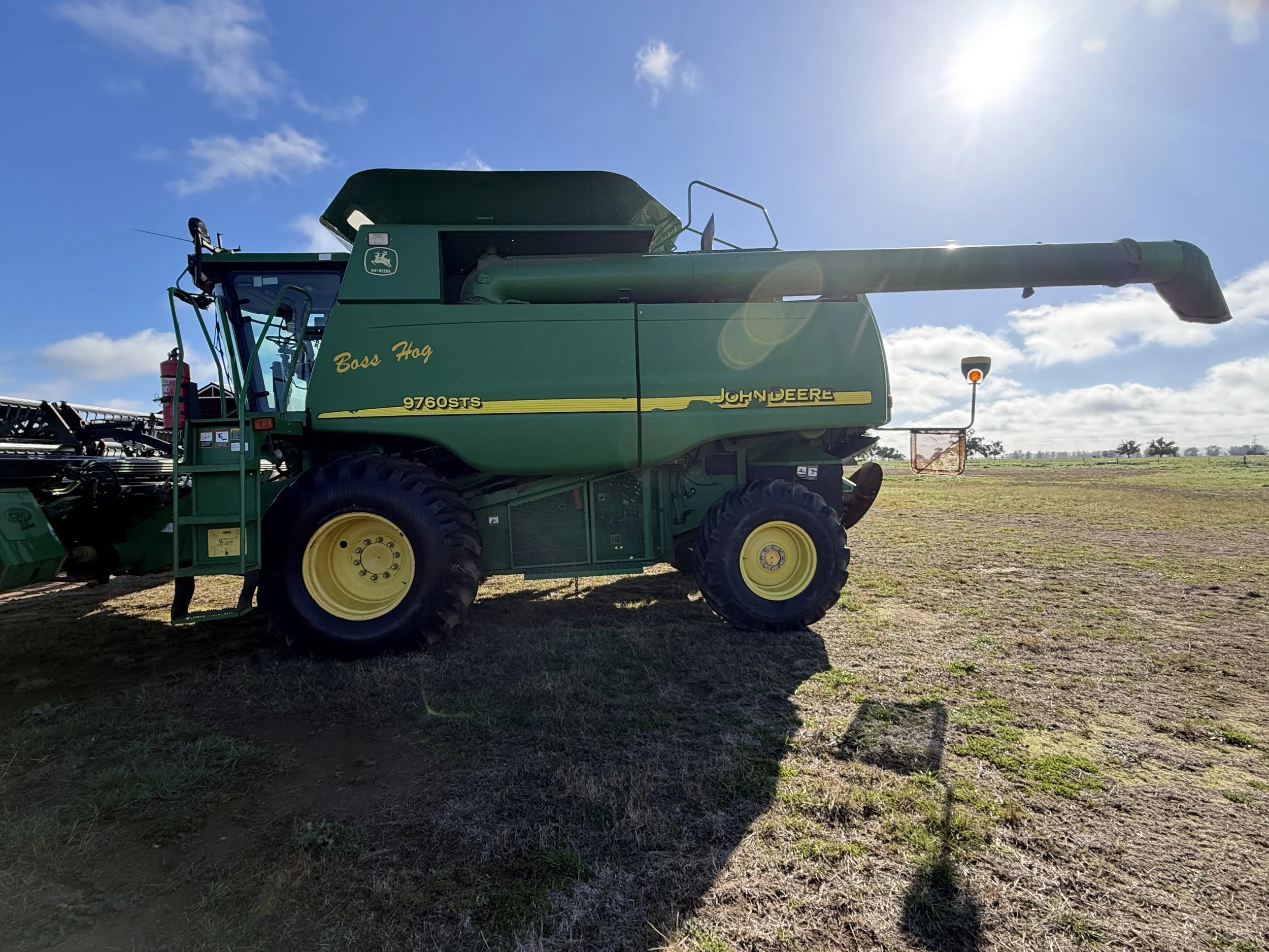 John Deere 9760STS Combine + 41FT Midwest Front with Trailer image 9