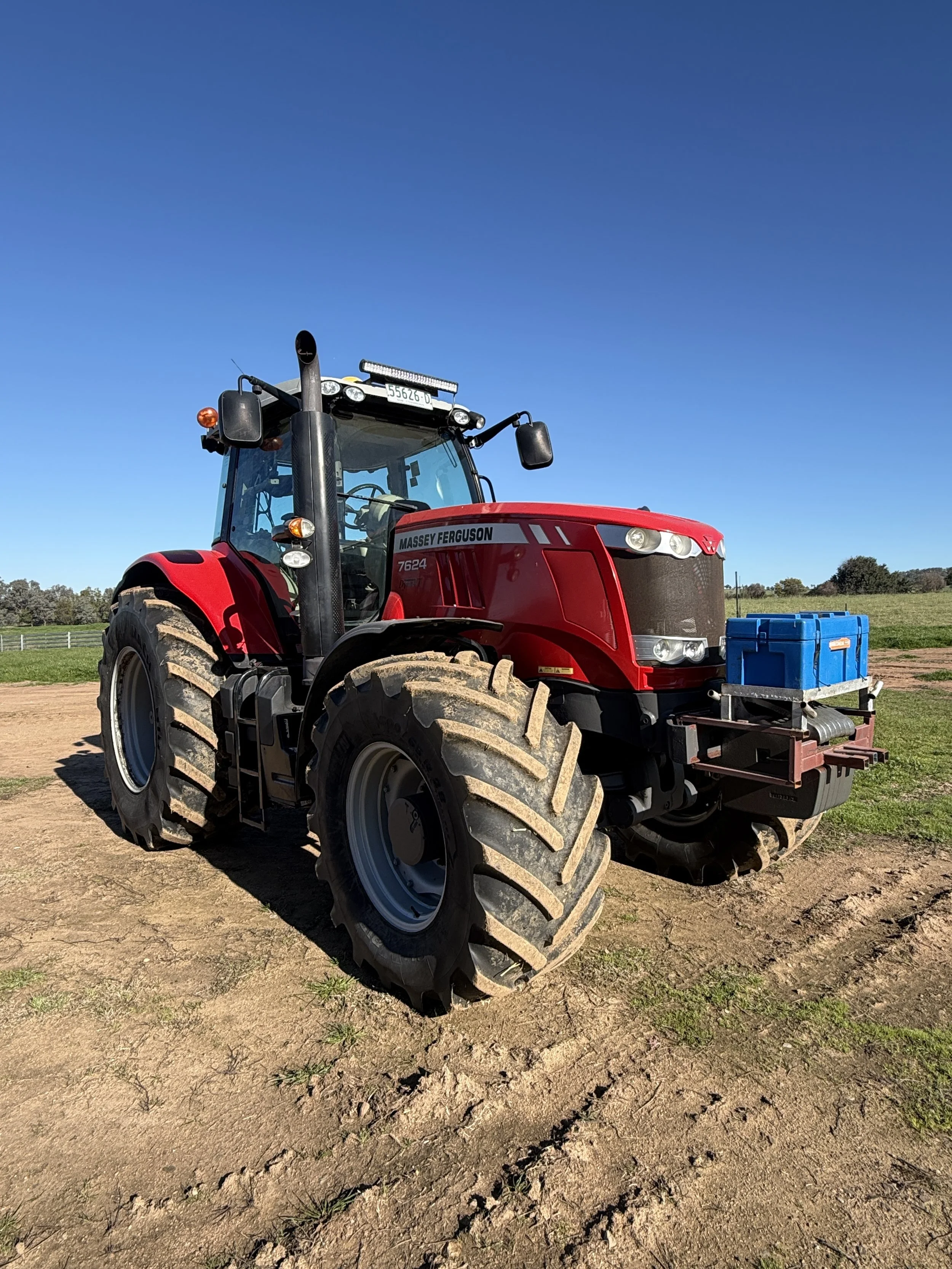 Massey Ferguson 7624 Dyna VT FWA Tractor.