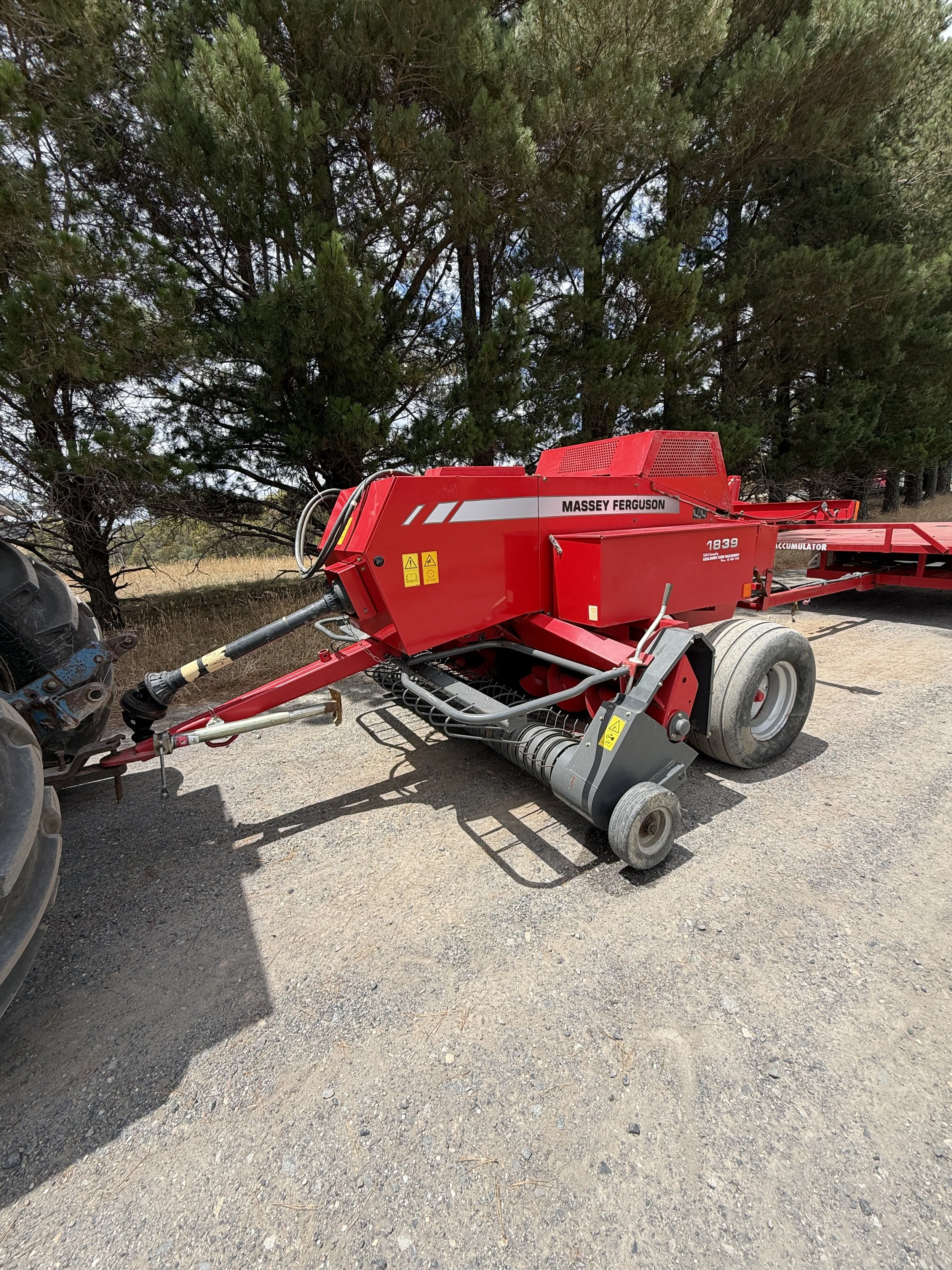 Massey Ferguson 1839 Baler + Rebel Accumulator + Grab.