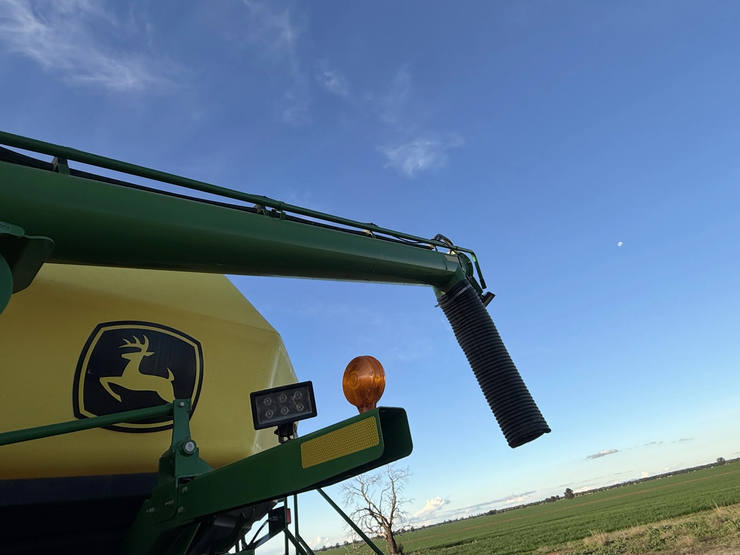 John Deere 1910 550 Bushel Air Cart image 13