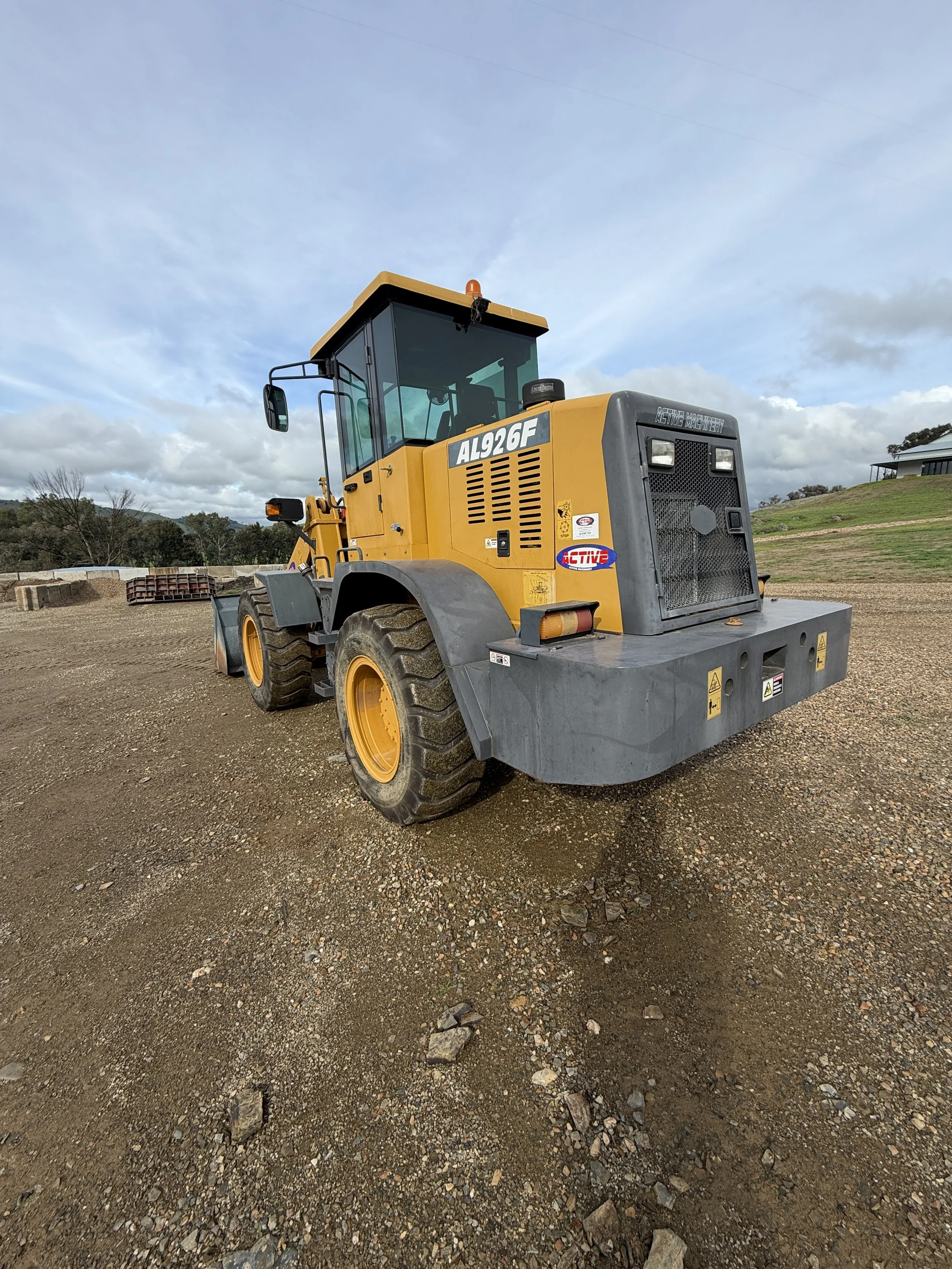 Active AL926F Loader with Attachments image 7