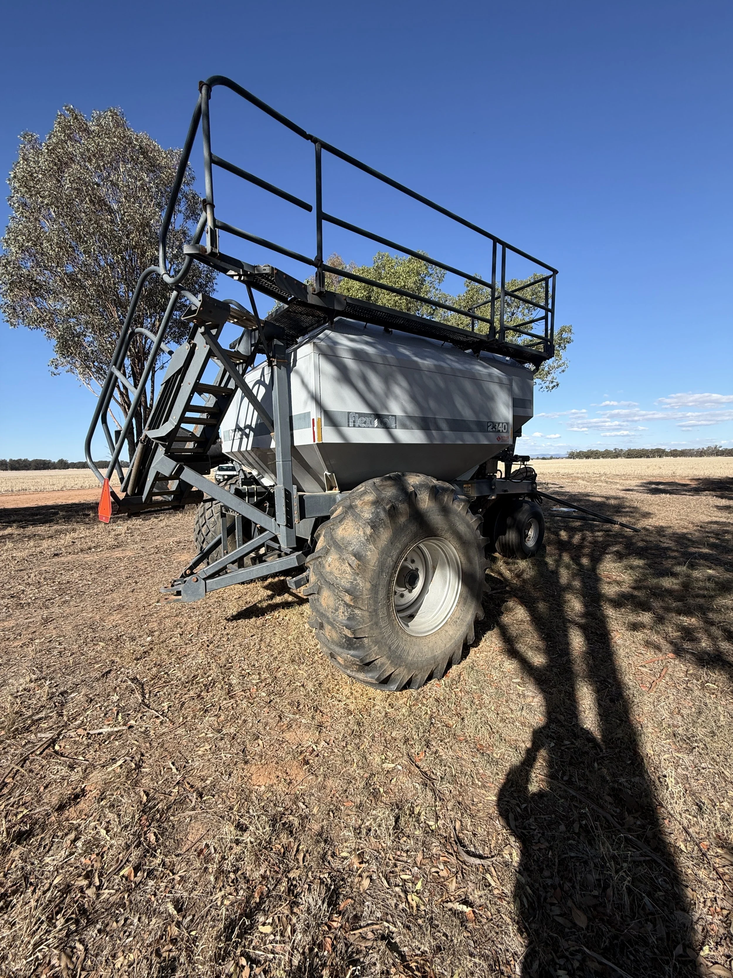 Flexicoil 2340 + Small Seeds Tow Behind Air Cart image 4
