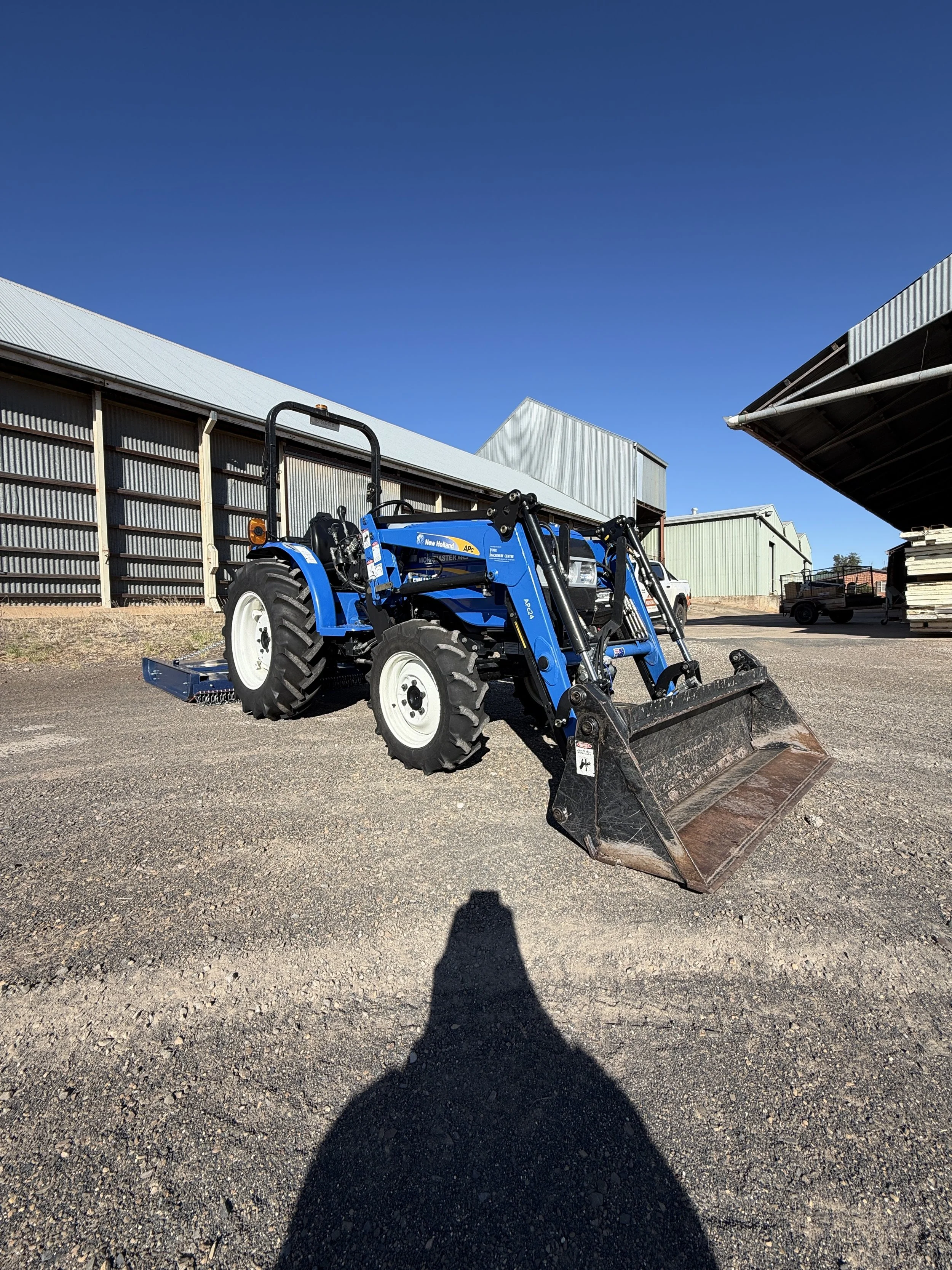 New Holland Workmaster 40 + Loader + Slasher