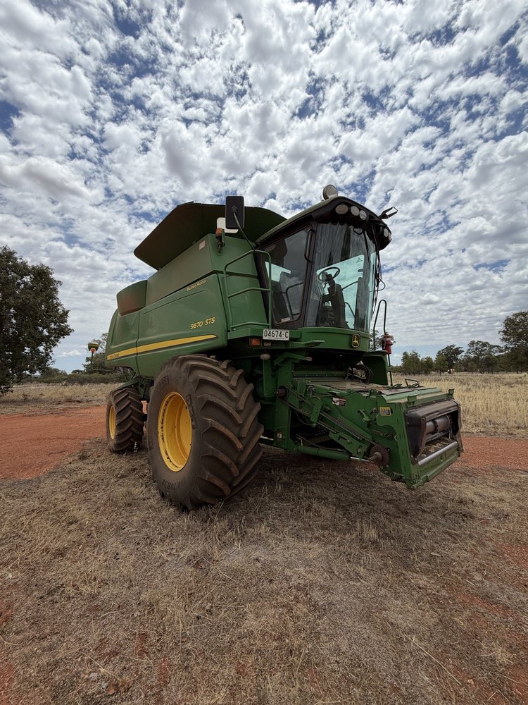 John Deere 9670STS Combine with 640D + Trailer for sale at Midstate Machinery Brokers