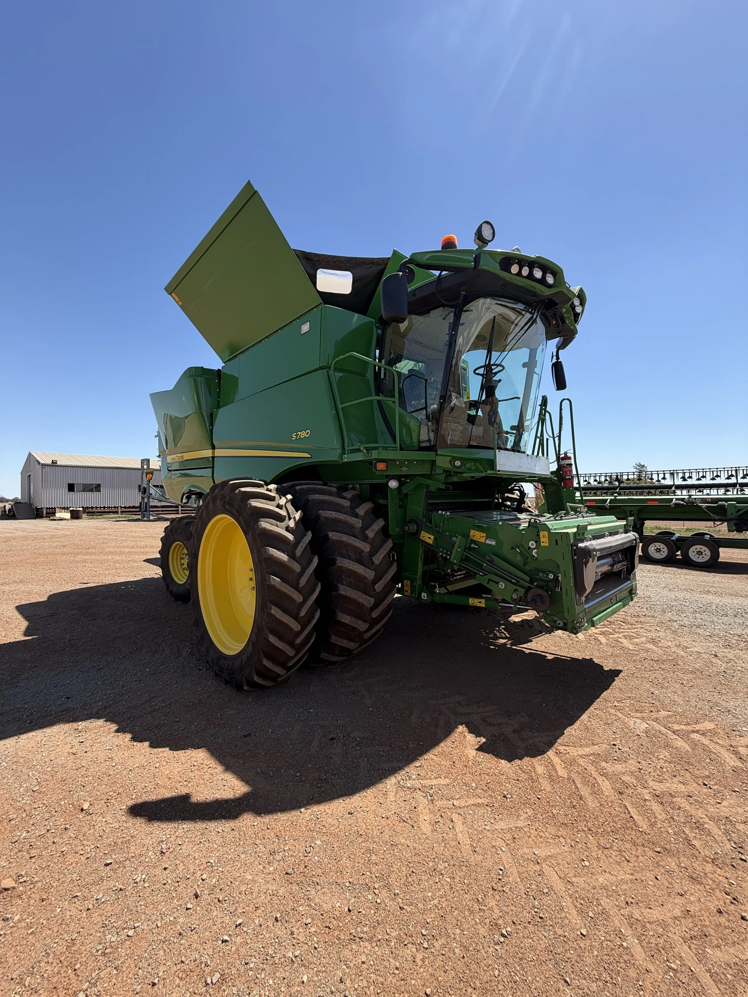 John Deere S780 Combine + 640D with Trailer and Country wide pick up.