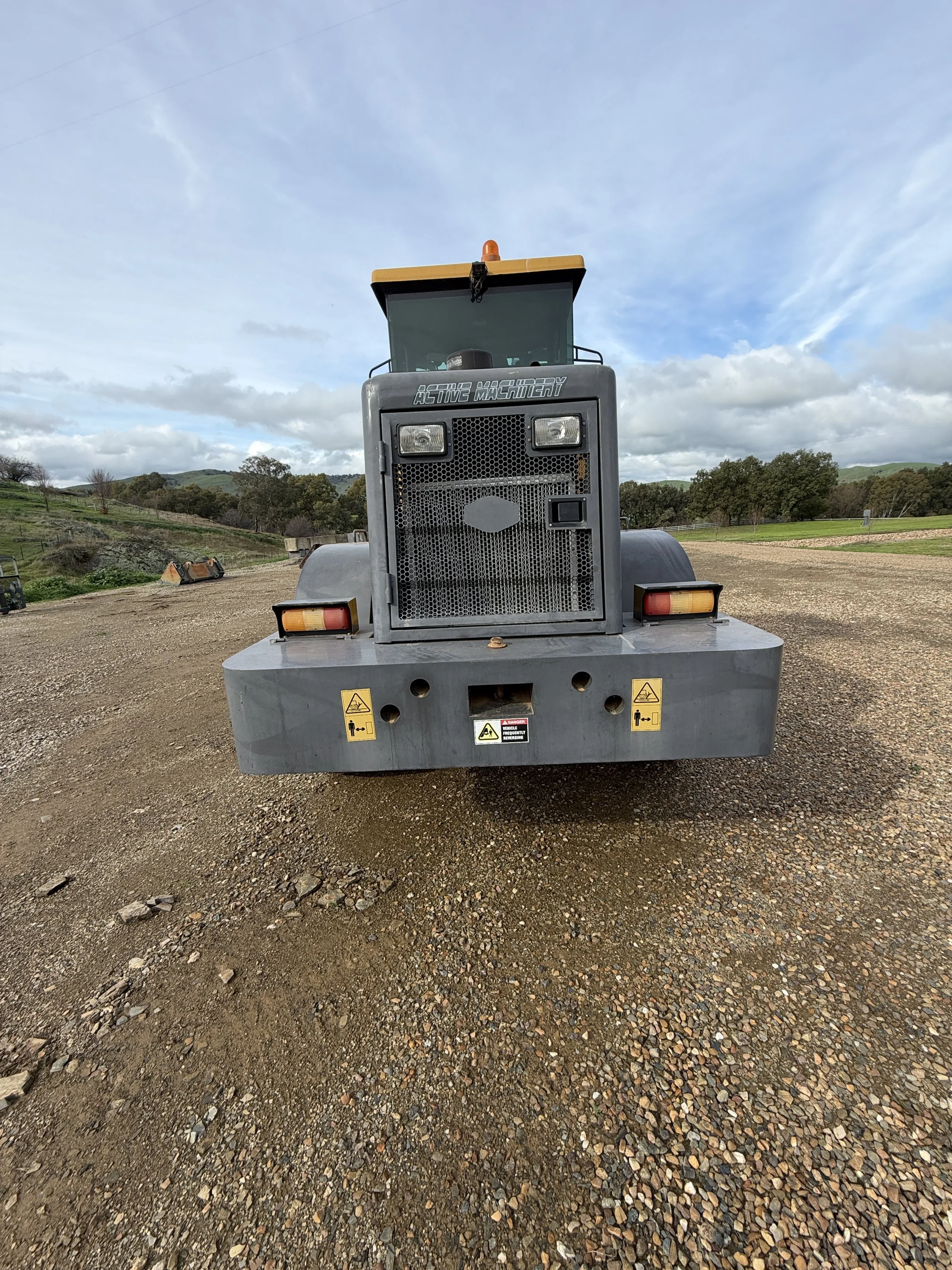 Active AL926F Loader with Attachments image 6