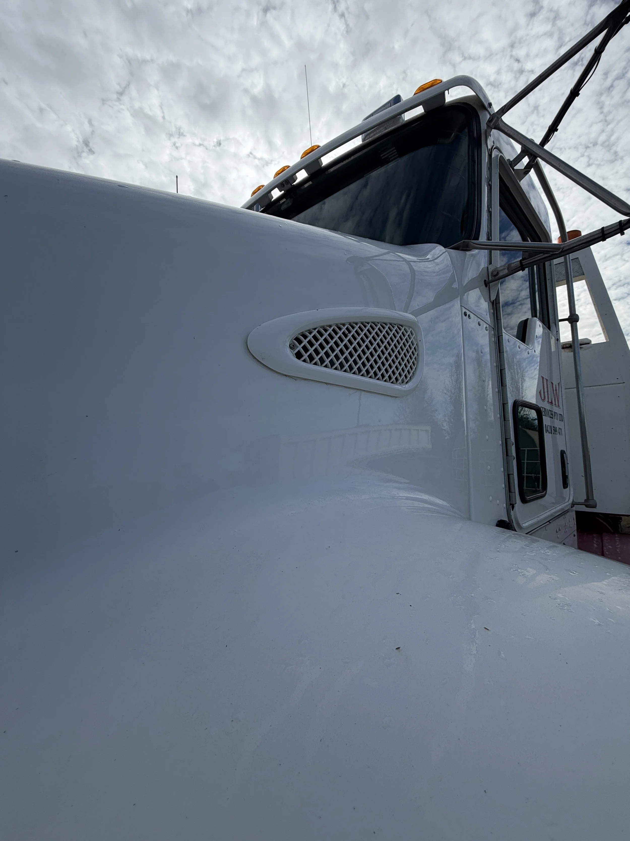 Kenworth T359 Twin Steer Tilt Tray with Trailer image 10