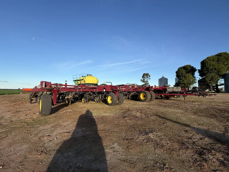 Seedhawk 60FT Air Seeder + John Deere 1910 550 Air Cart for sale at Midstate Machinery Brokers