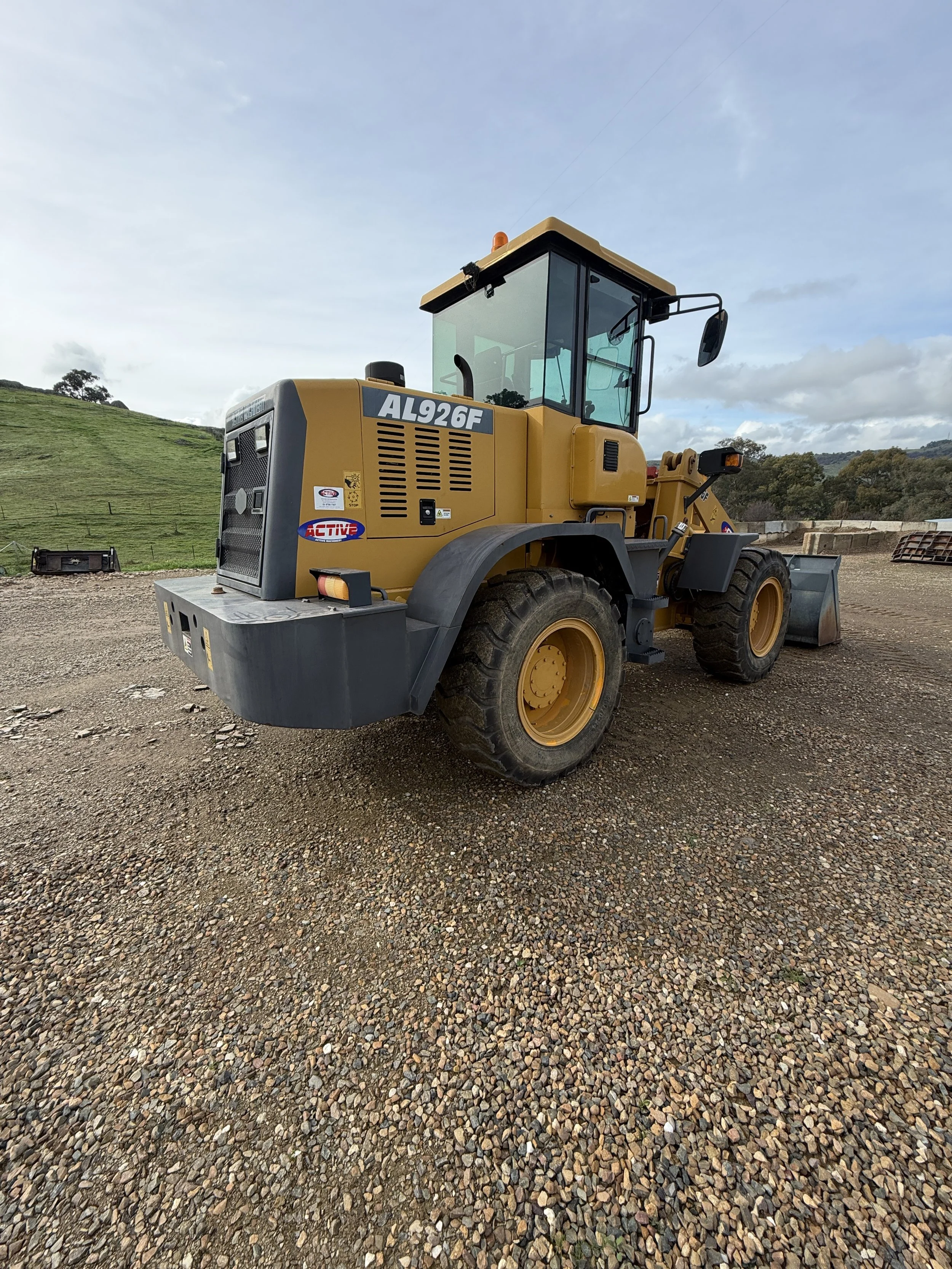 Active AL926F Loader with Attachments image 5