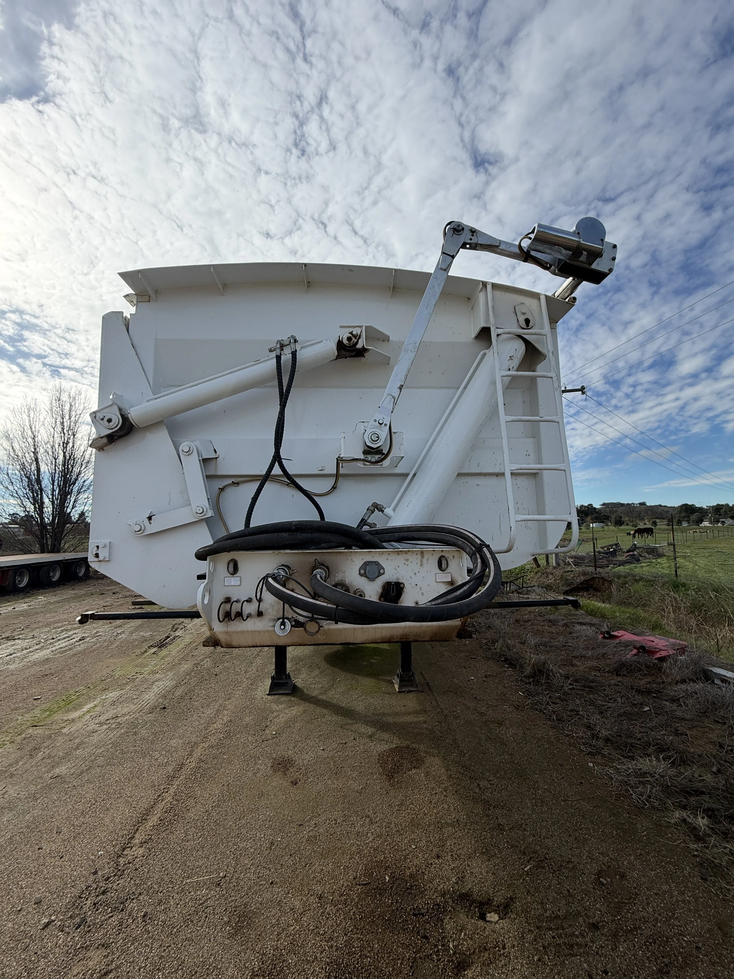 Stonestar Quad Axle Side Tipper image 2