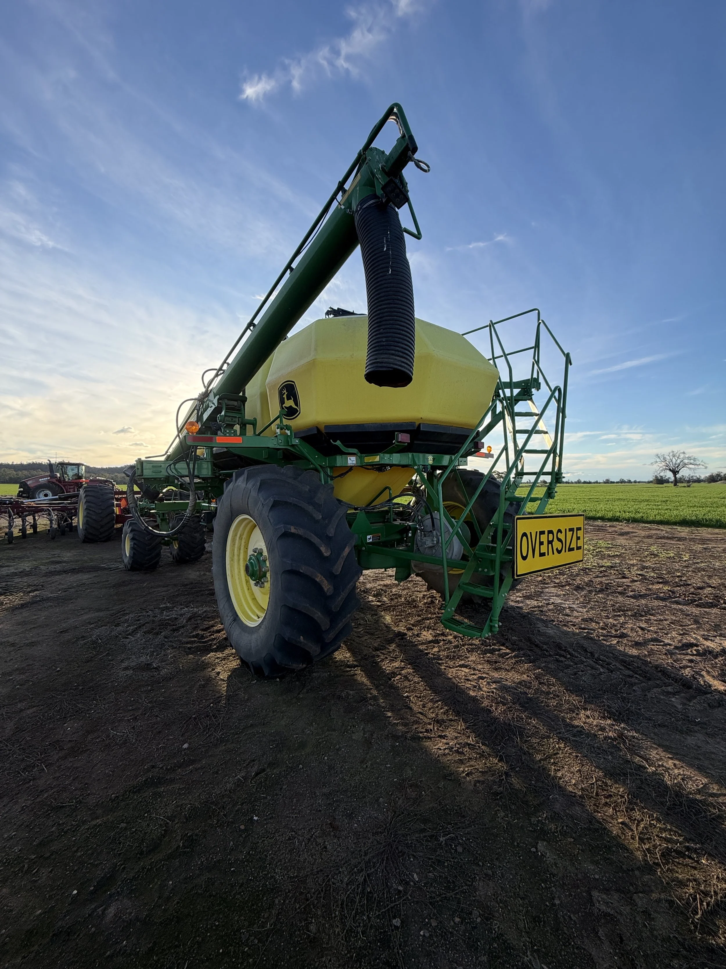 John Deere 1910 550 Bushel Air Cart image 6