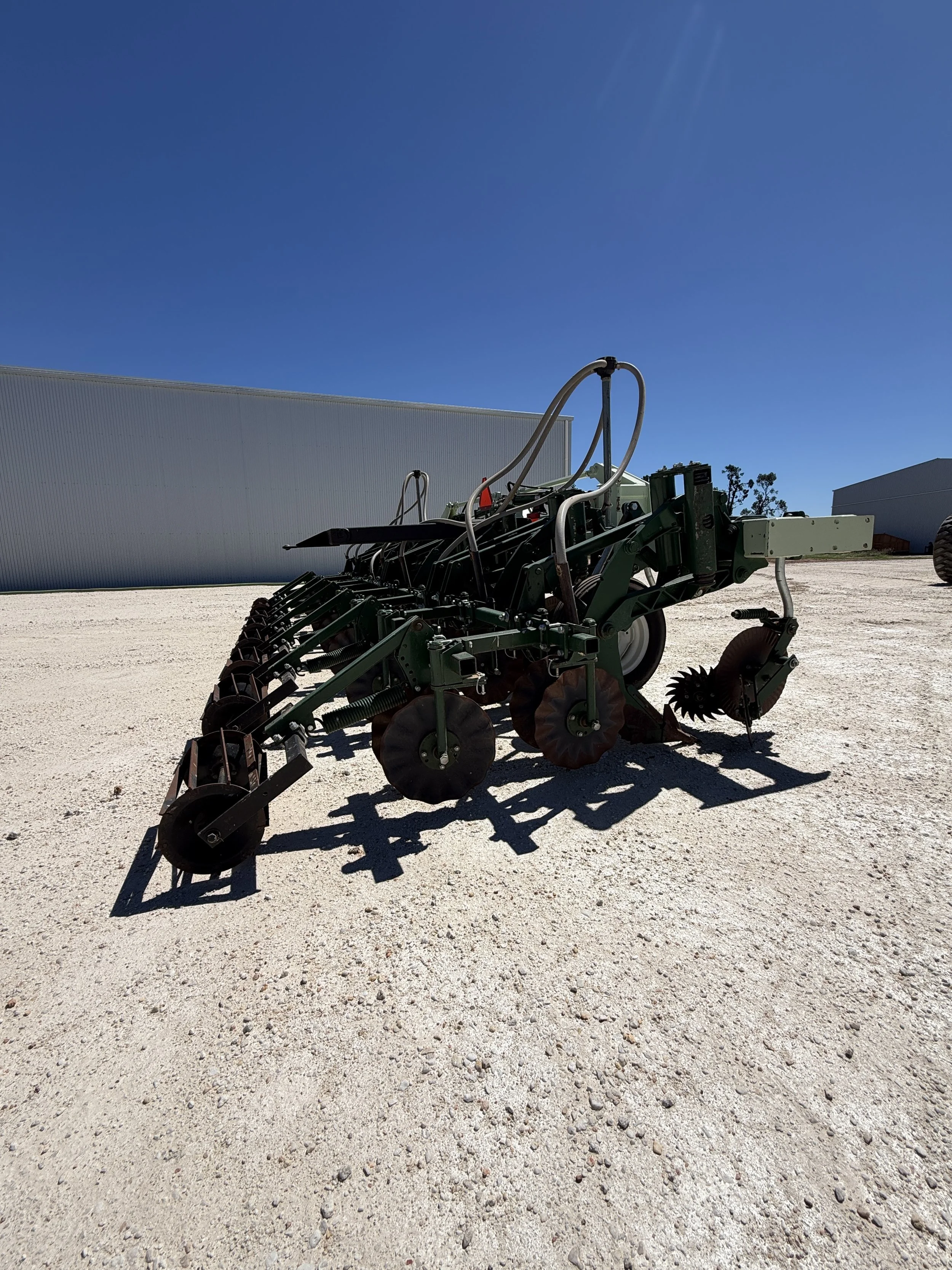 Kelley 6700 8 Row Strip Till image 4