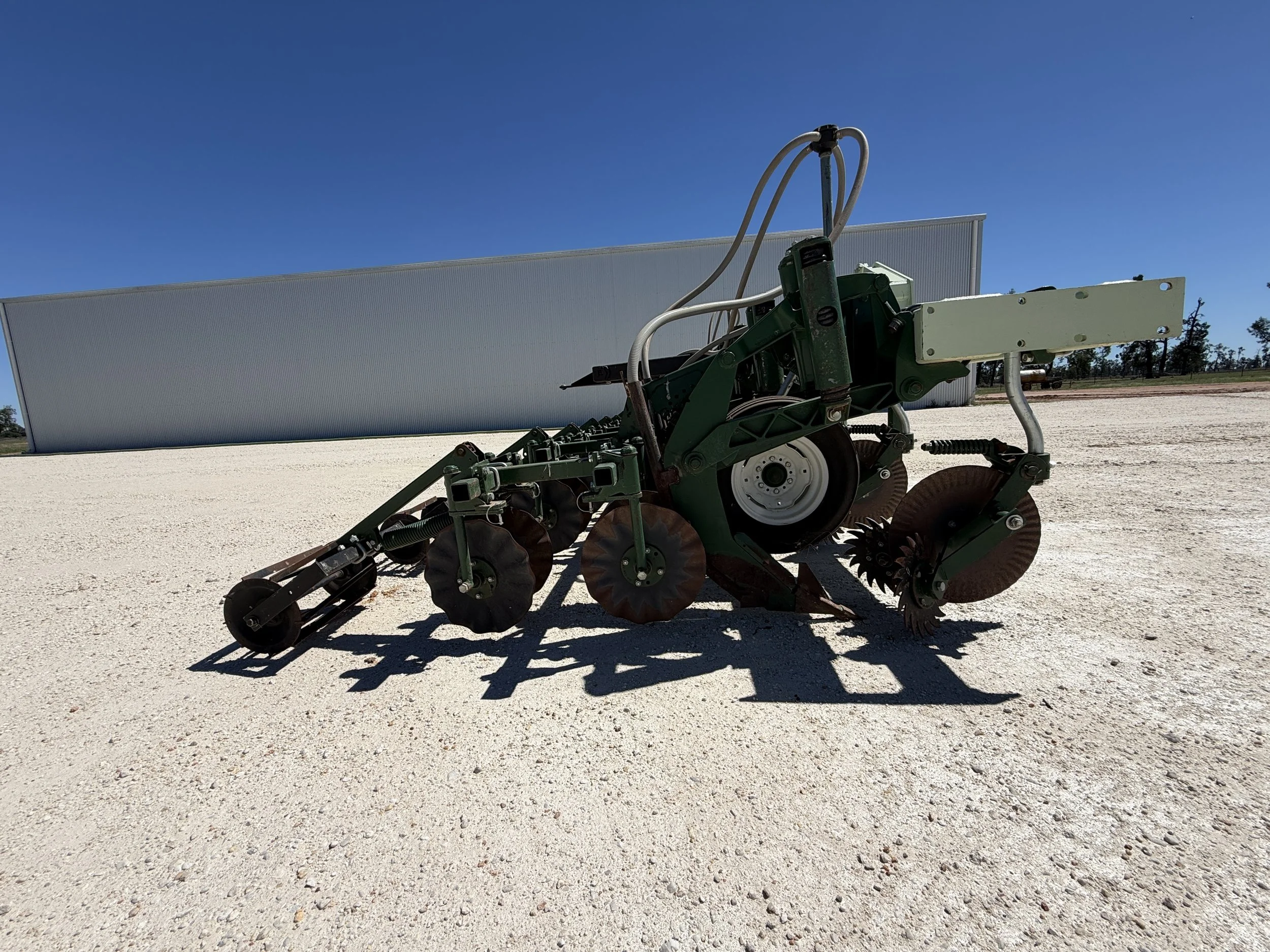 Kelley 6700 8 Row Strip Till image 3