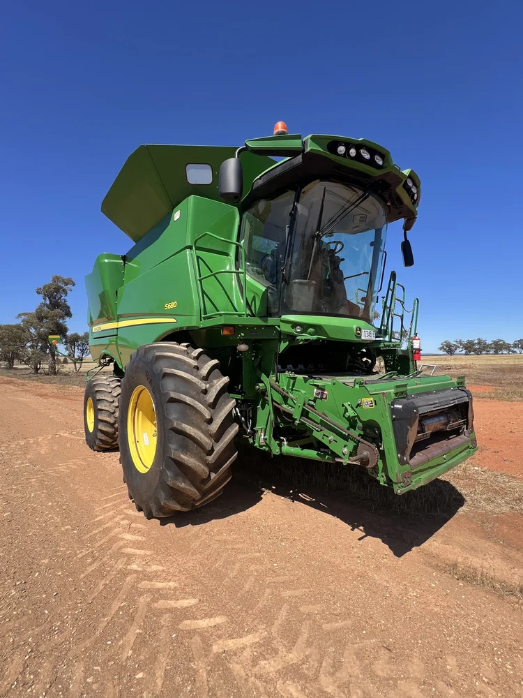 John Deere S680 Combine + 640D + Comb Trailer for sale at Midstate Machinery Brokers