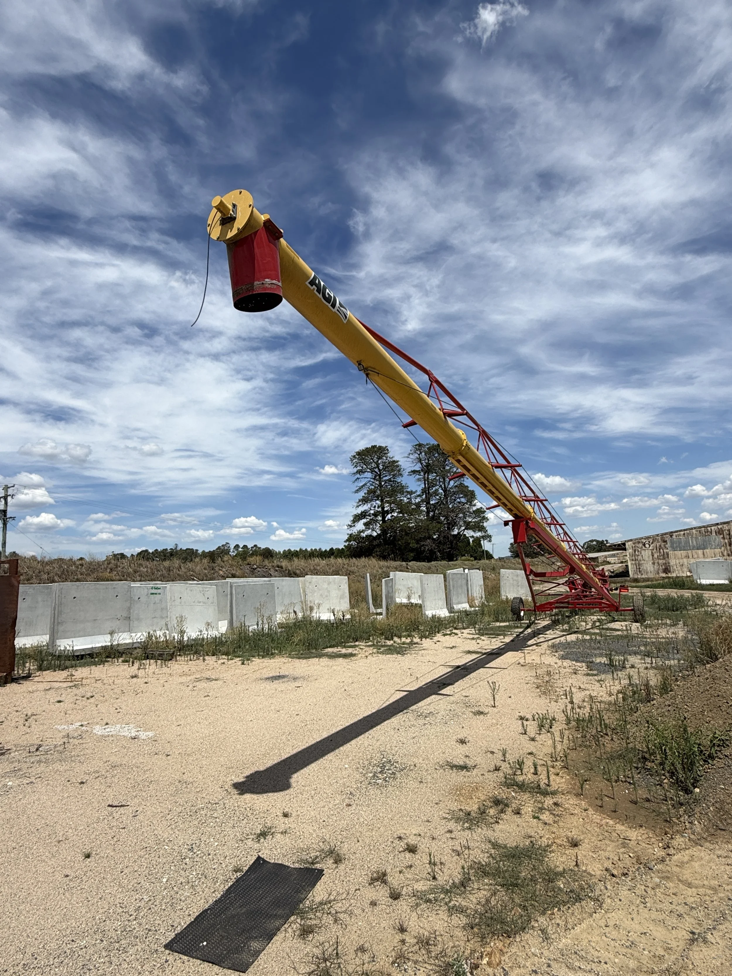 Westfield AGI MKX16-125 Swing Away Auger.