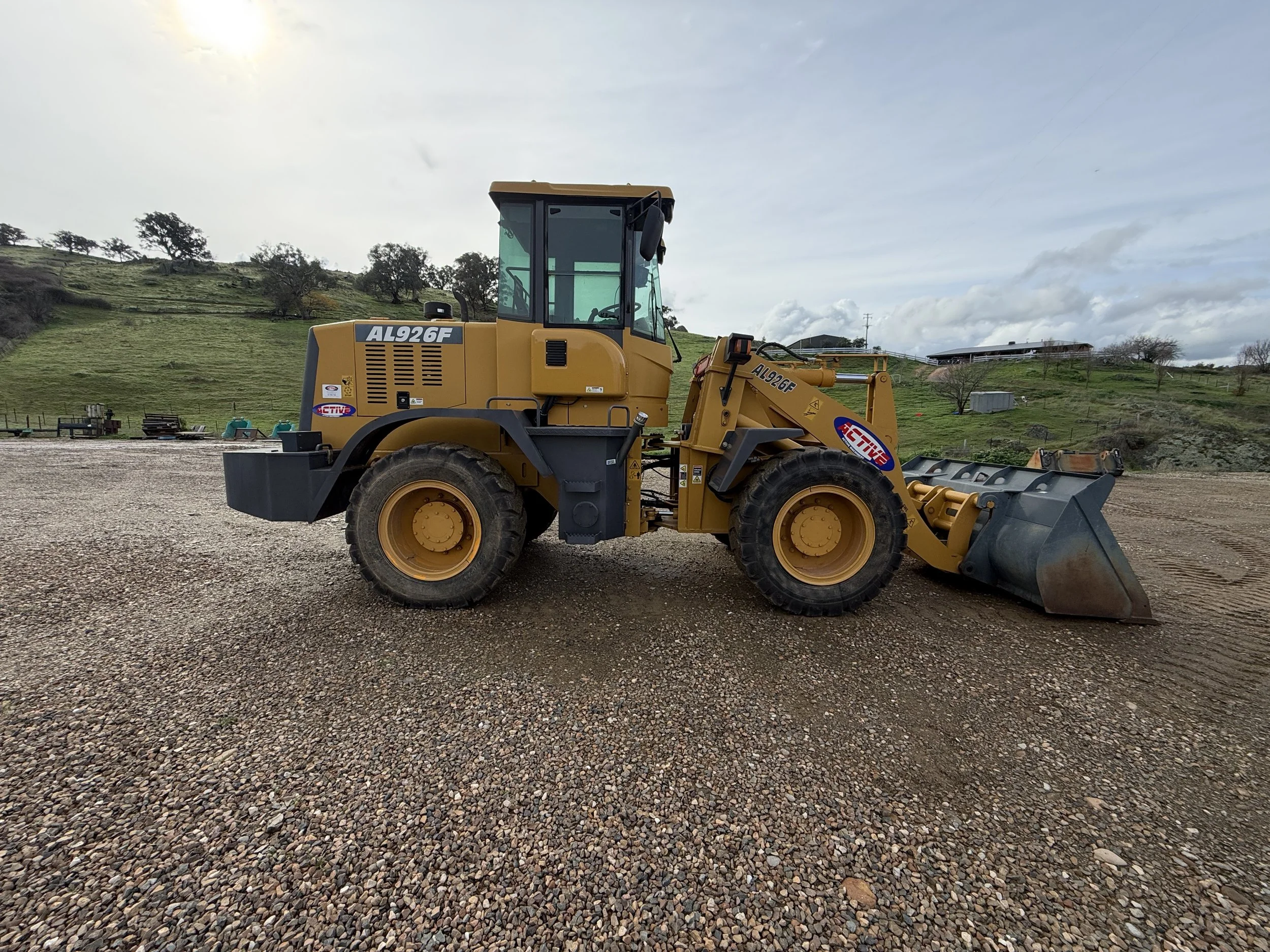 Active AL926F Loader with Attachments image 4