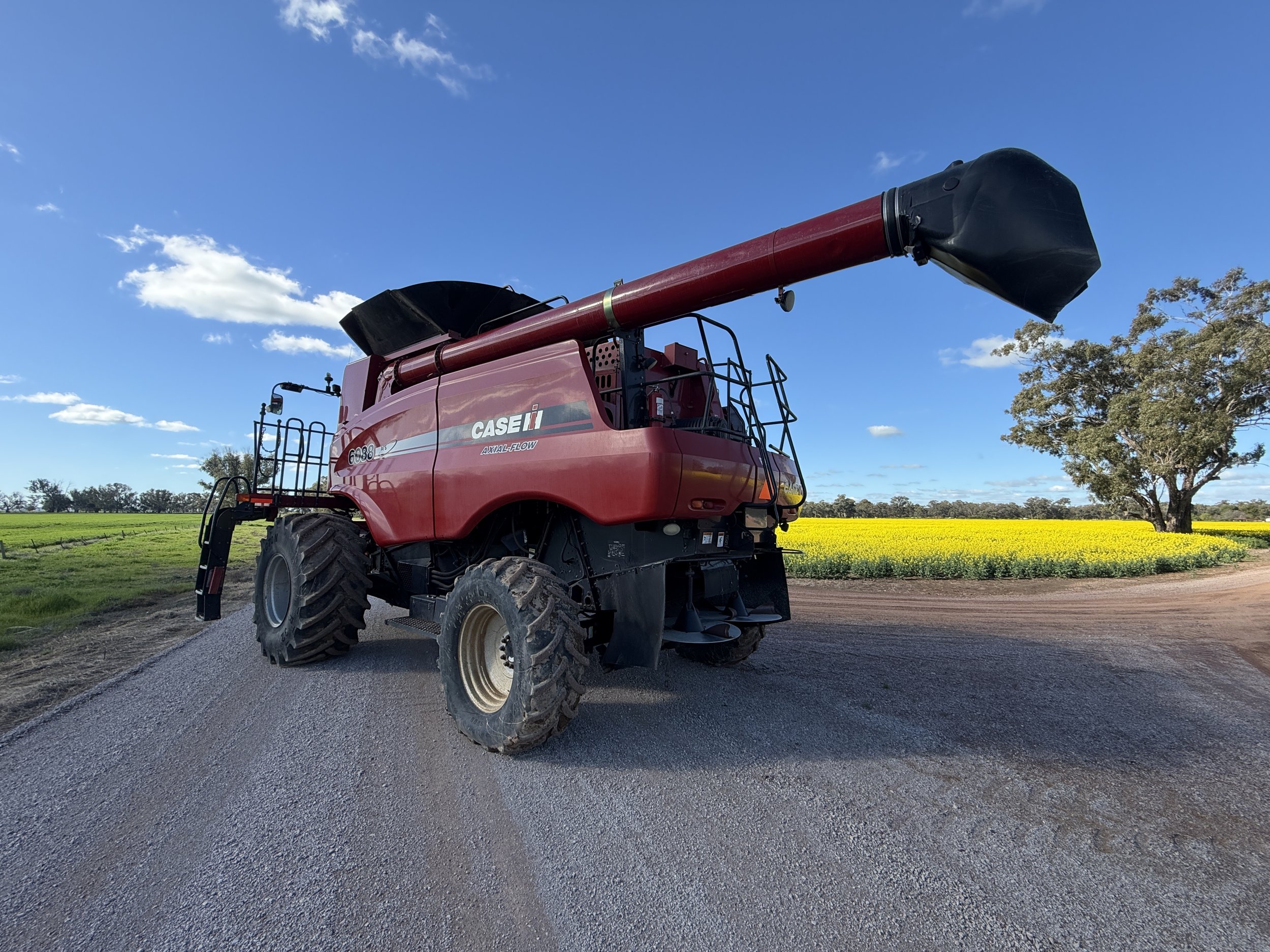 Case 6088 Combine with 2152 35Ft Front with Trailer image 8