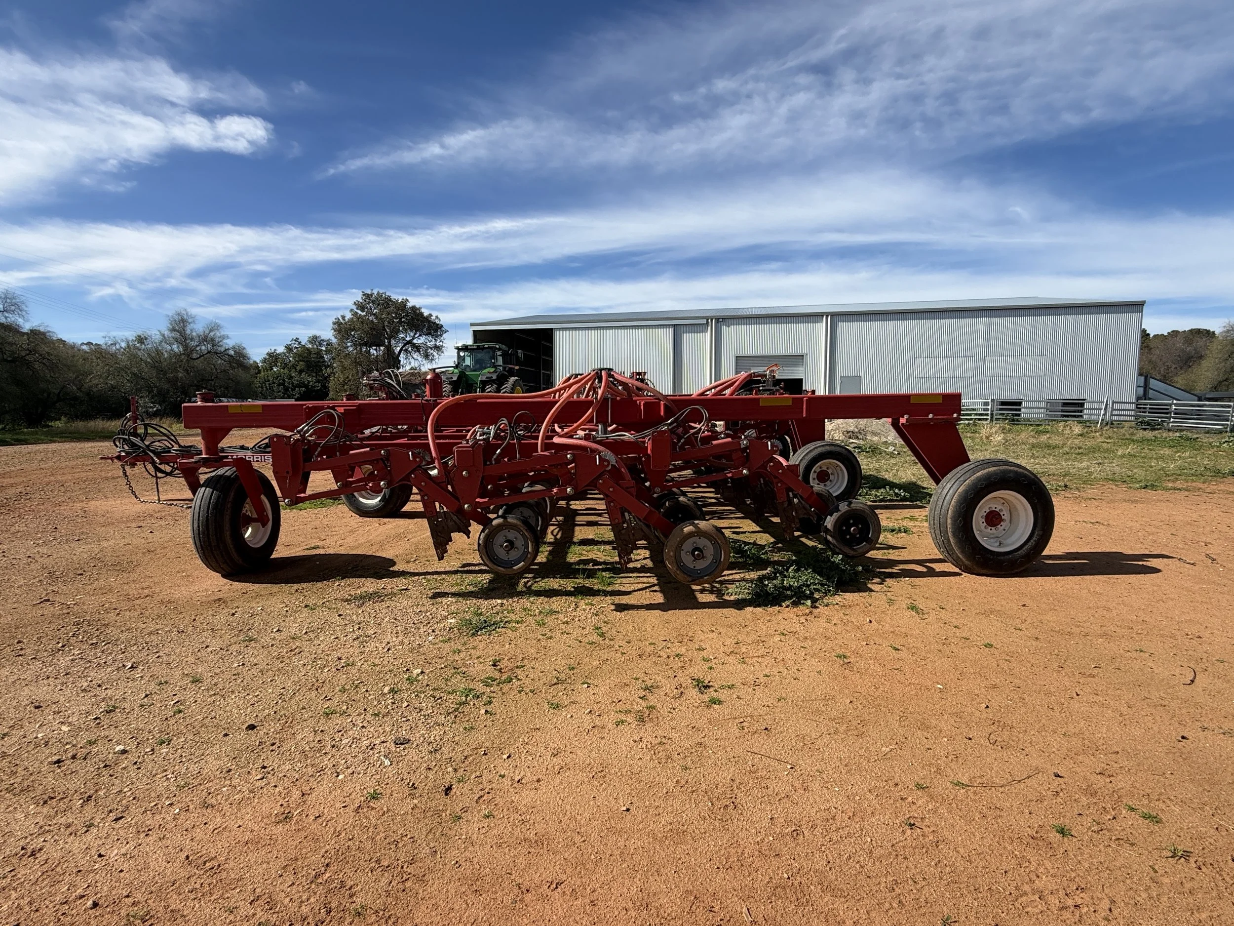 Morris C2 Contour Drill + 9240S Air Cart image 7