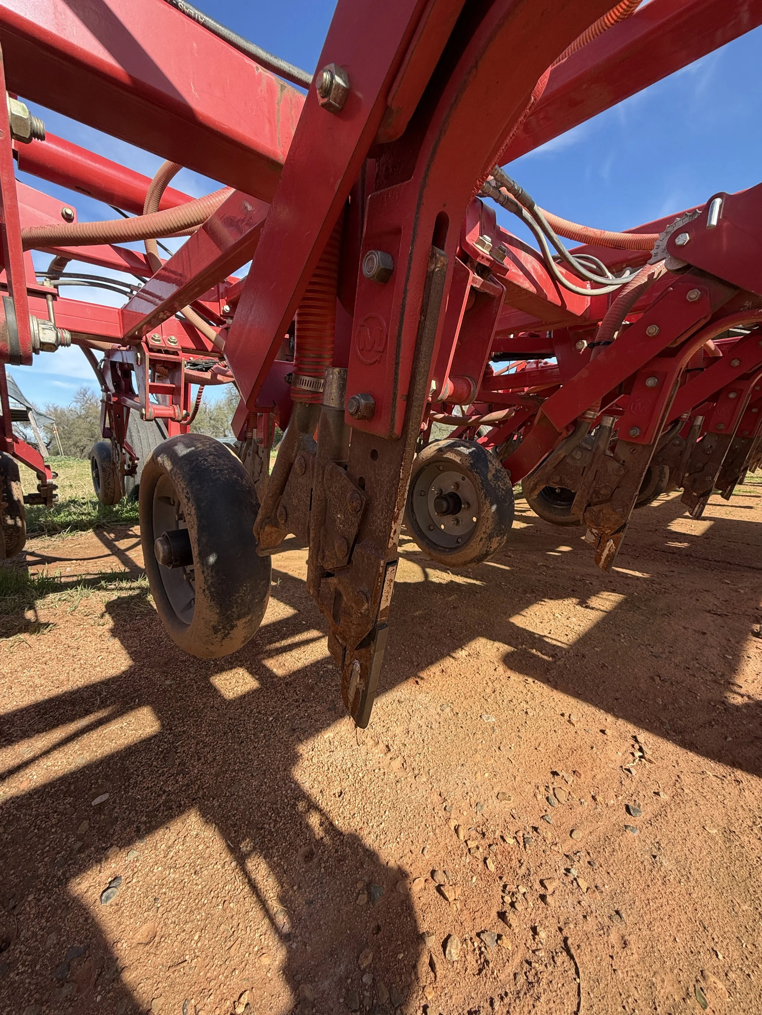 Morris C2 Contour Drill + 9240S Air Cart image 12