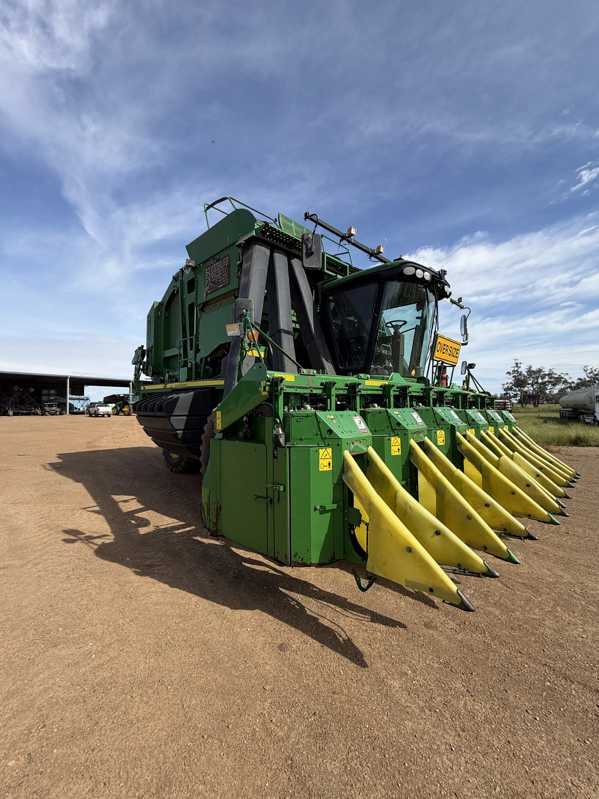 John Deere 7760 Cotton Picker image 10