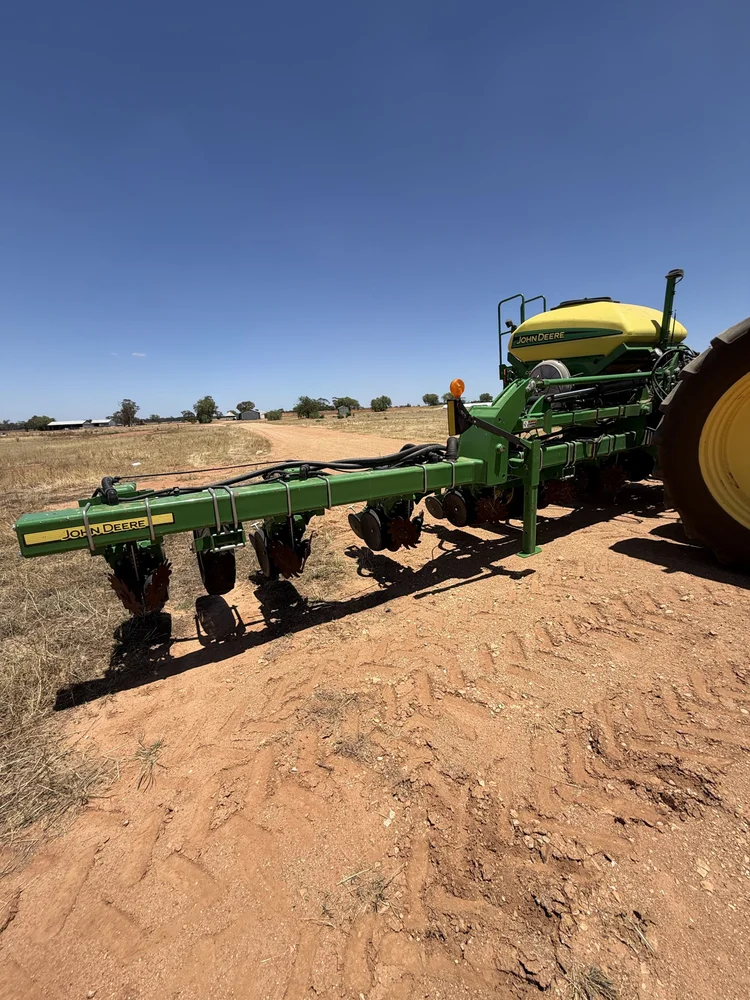 John Deere 1725CCS Stack Fold Planter for sale at Midstate Machinery Brokers