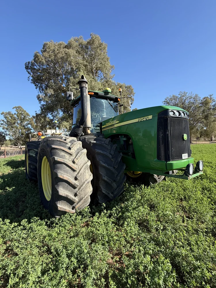 John Deere 9520 4WD + JNR Bucket + JD Terracutta for sale at Midstate Machinery Brokers