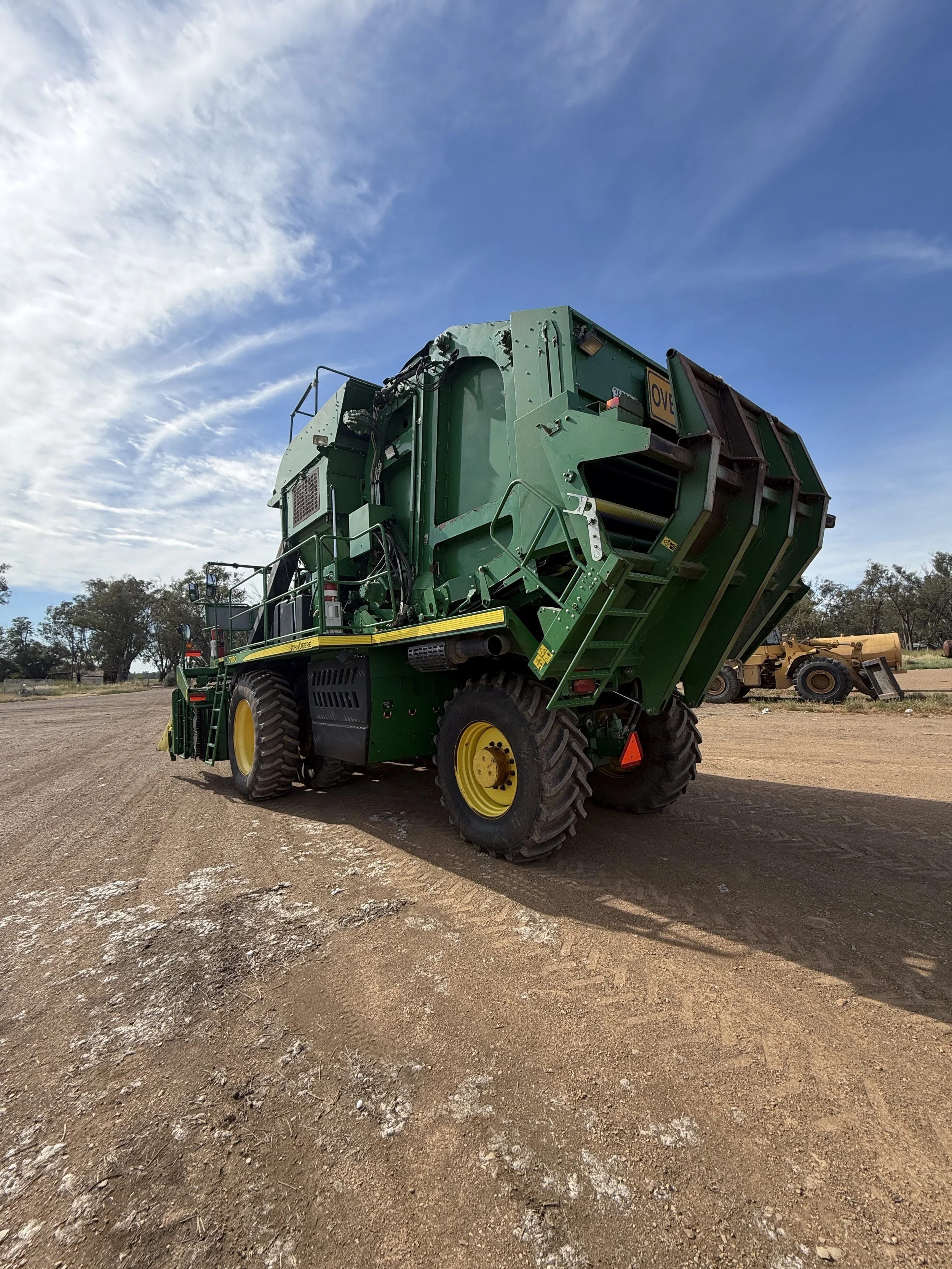 John Deere 7760 Cotton Picker image 8