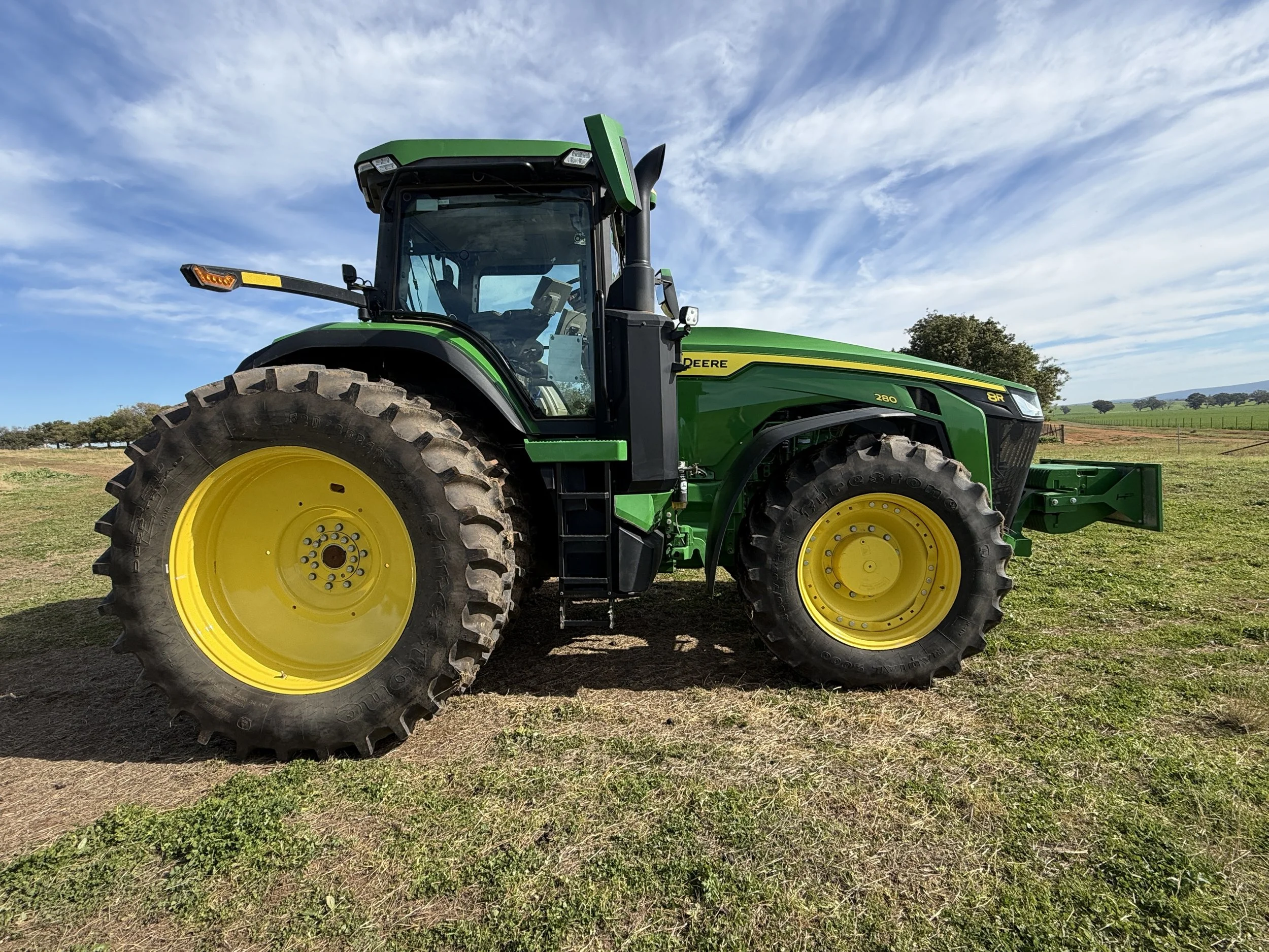 John Deere 8R 280 FWA Tractor image 2