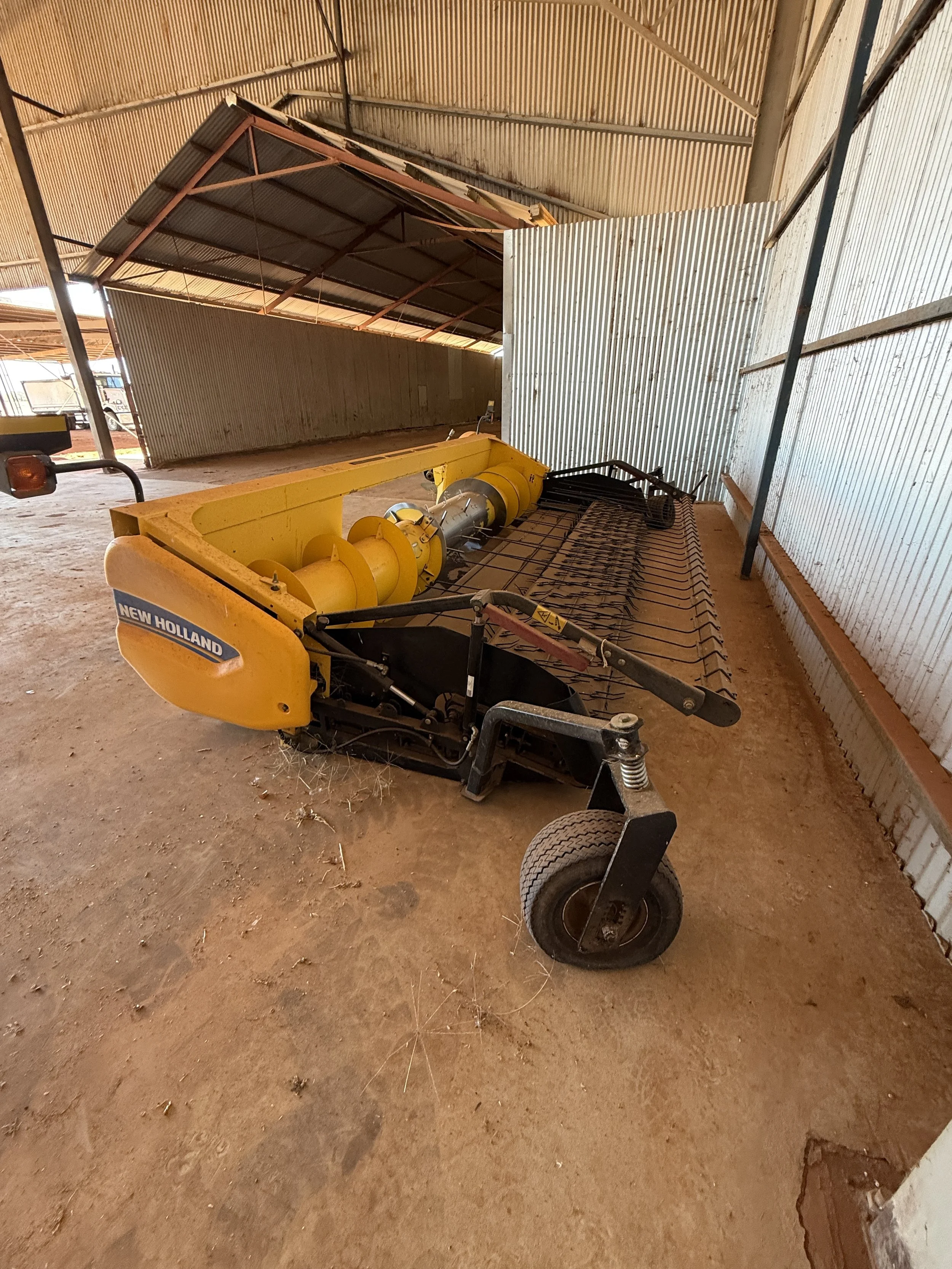 New Holland 790CP - 15 Pick up Front.